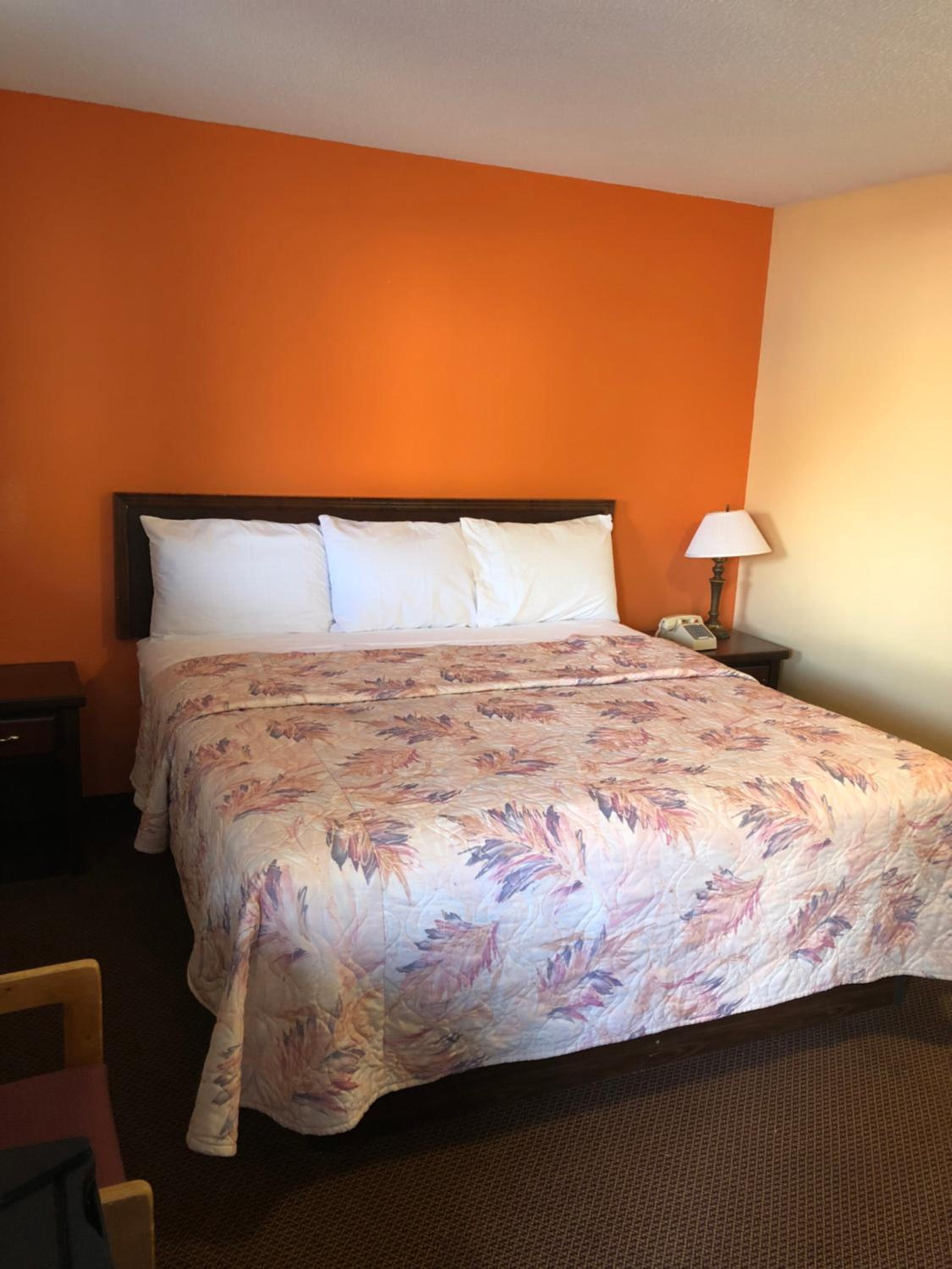 Standard King Room - Non-Smoking  - Photo 3