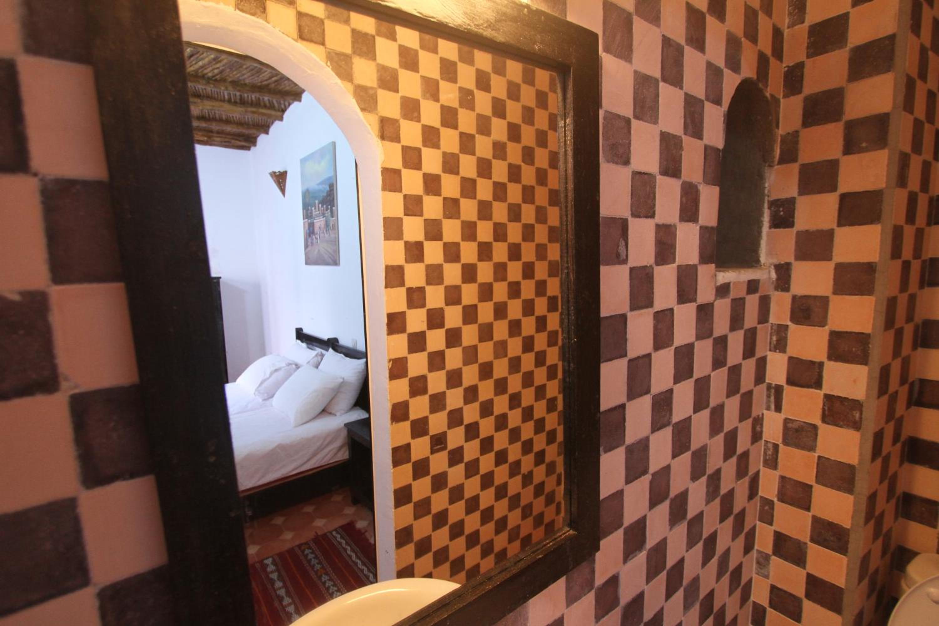 Standard Double Room - Photo 21