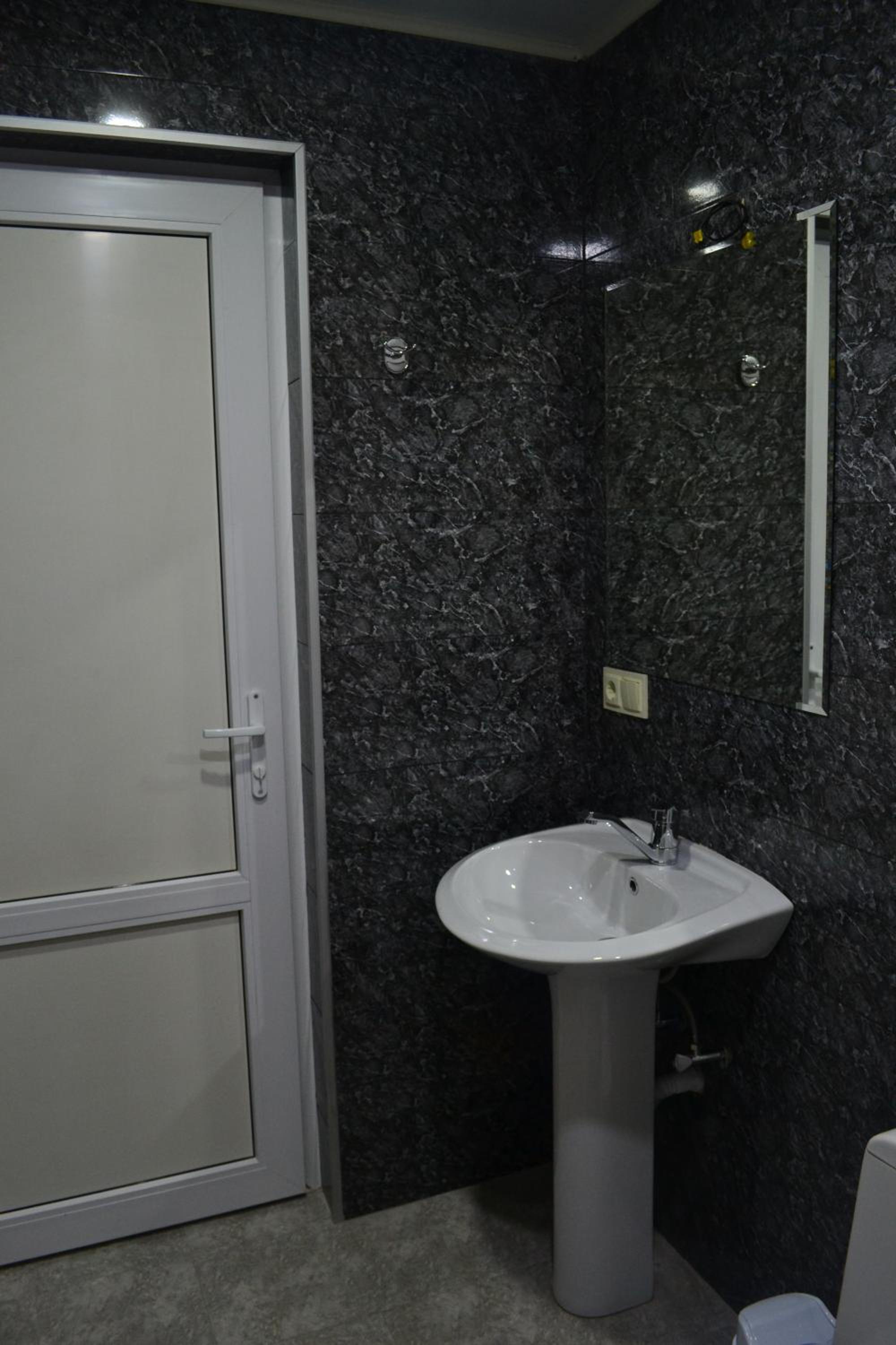Standard Twin Room with Mountain View photo 2