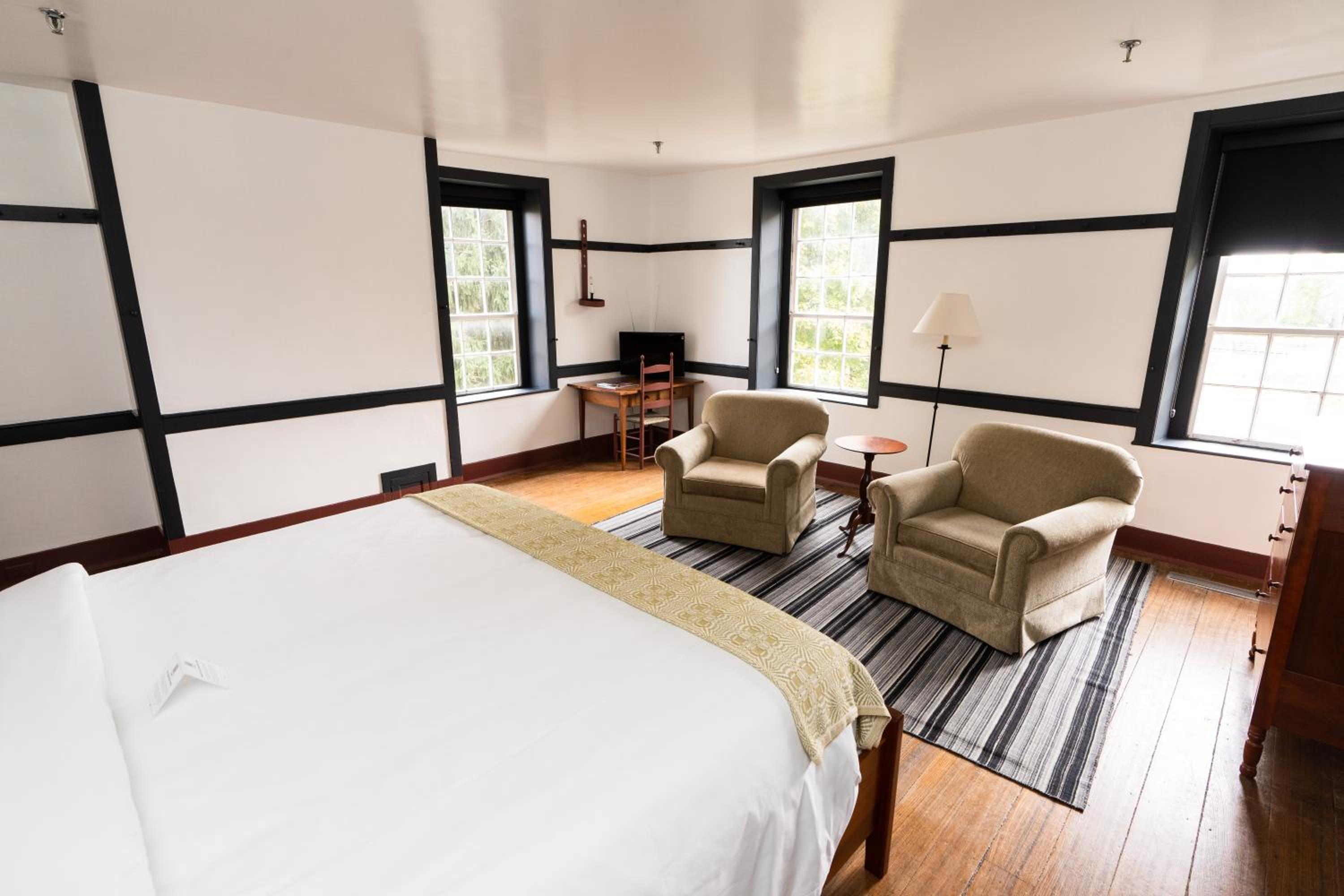 Deluxe King Room photo 1