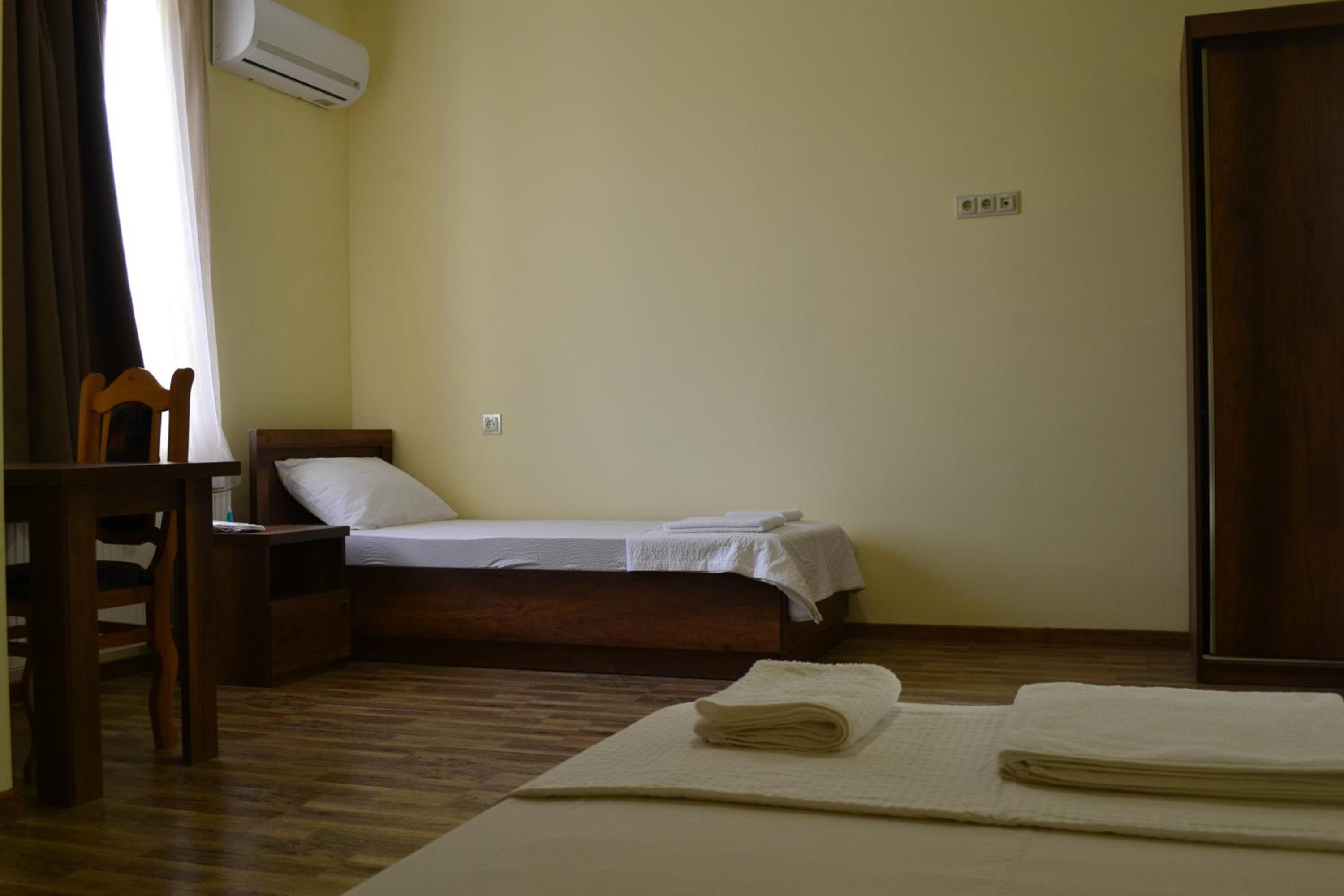 Twin Room with City View photo 3