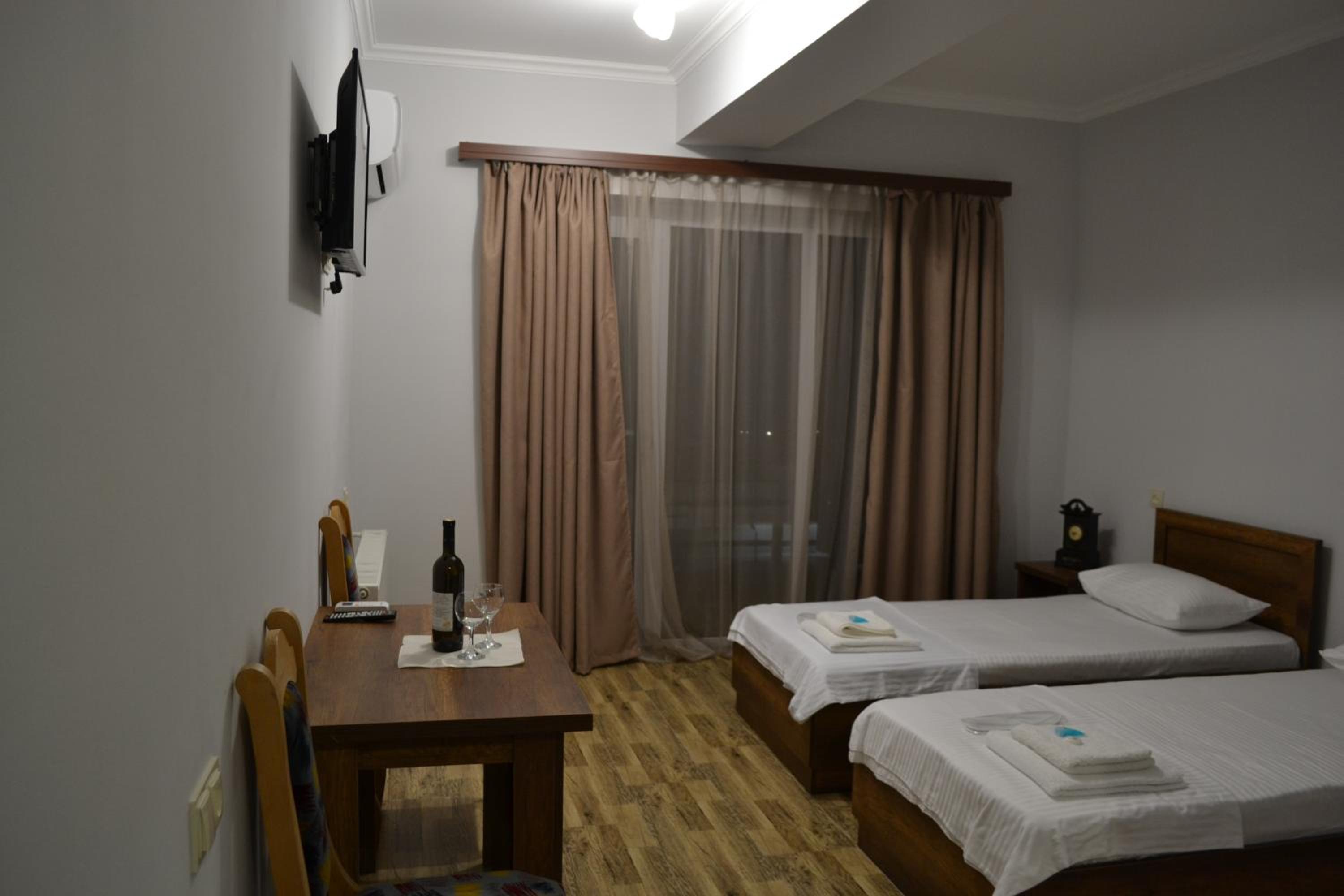 Standard Twin Room with Mountain View photo 1