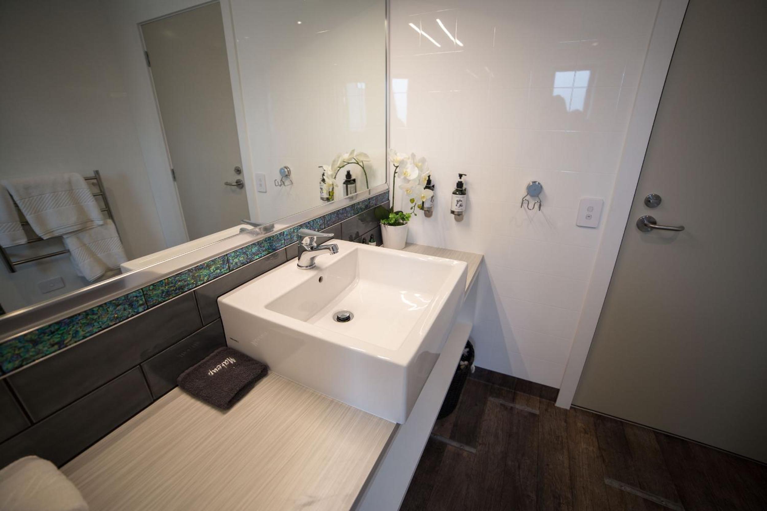 Apartment with Balcony - Photo 6