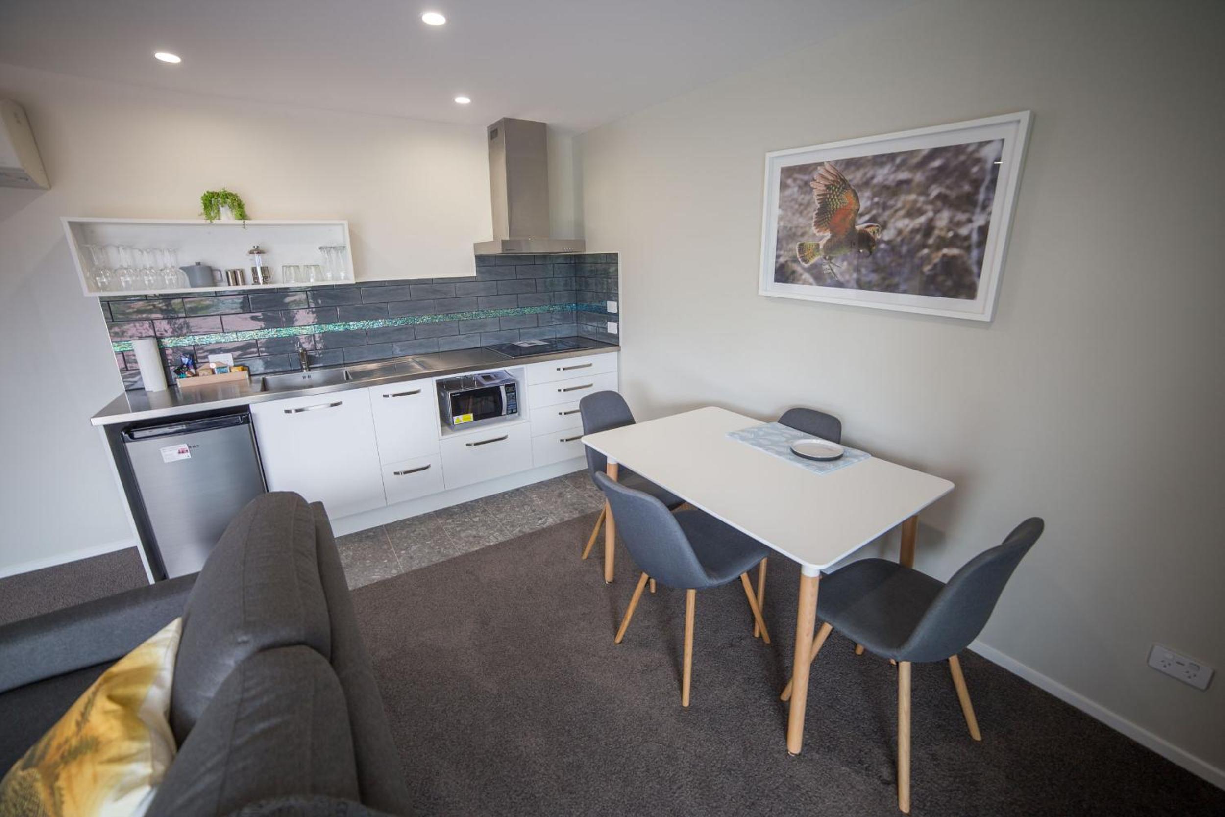 Apartment with Balcony - Photo 5