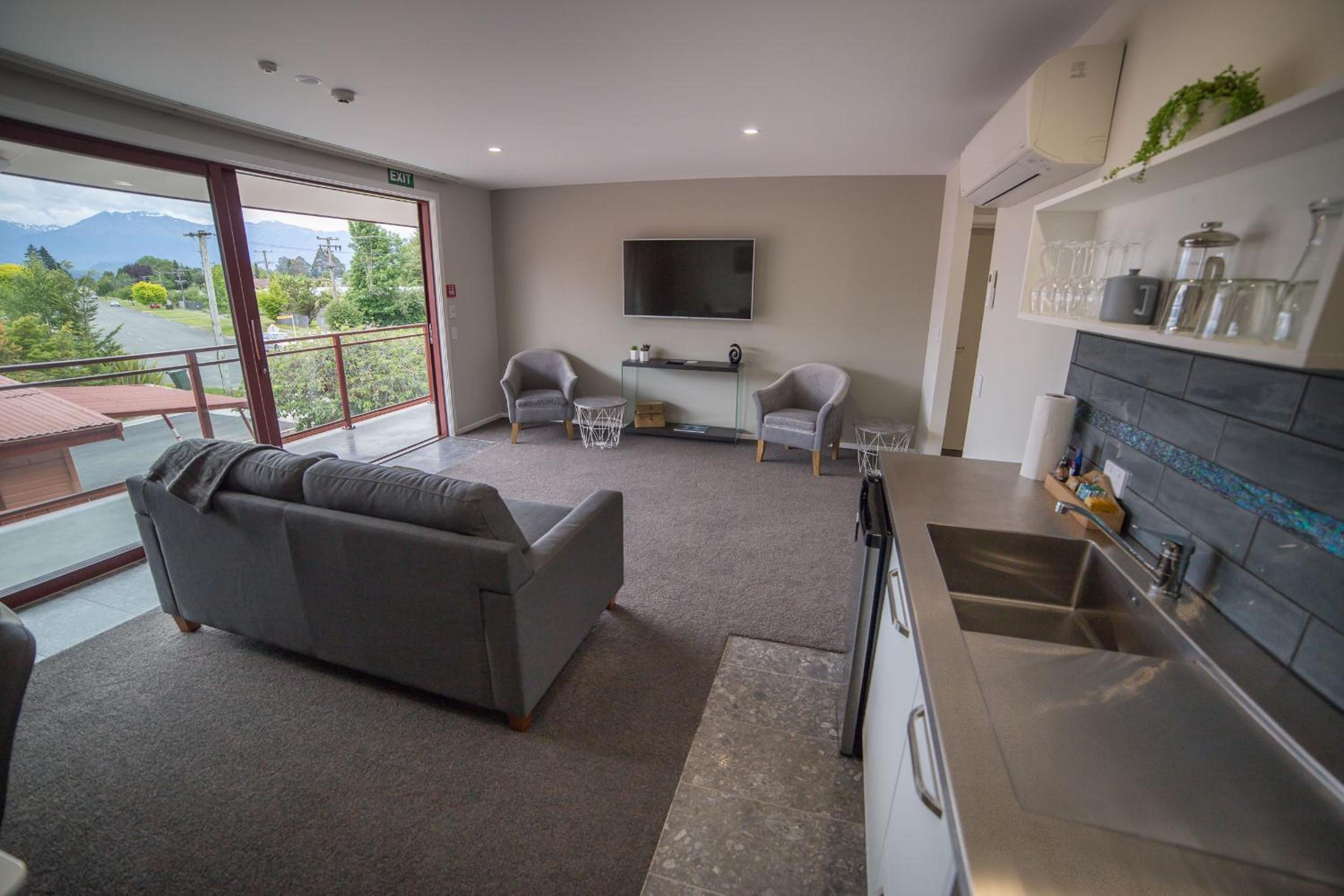 Apartment with Balcony - Photo 4