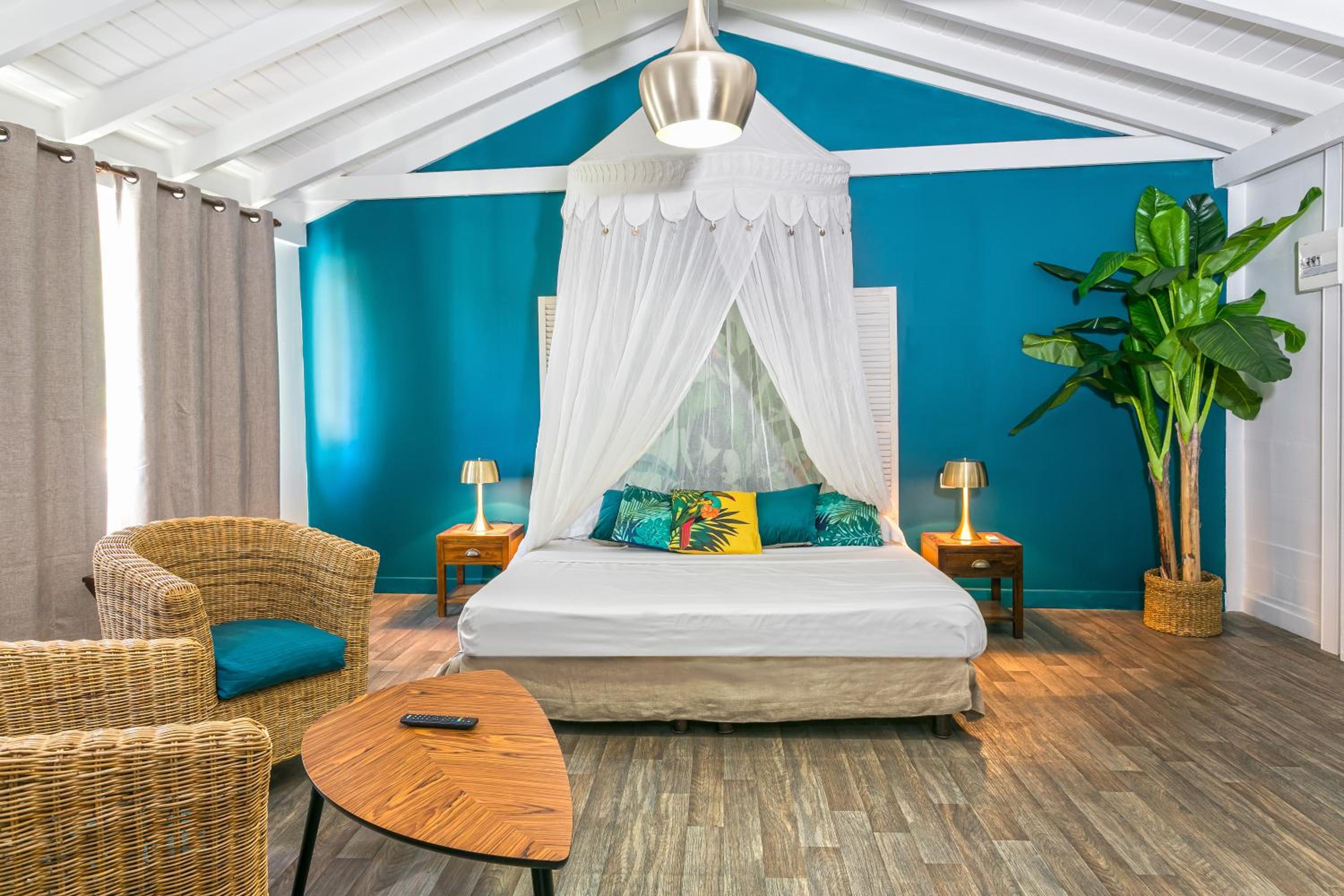 Amandier One-Bedroom King Suite with Sofa Bed