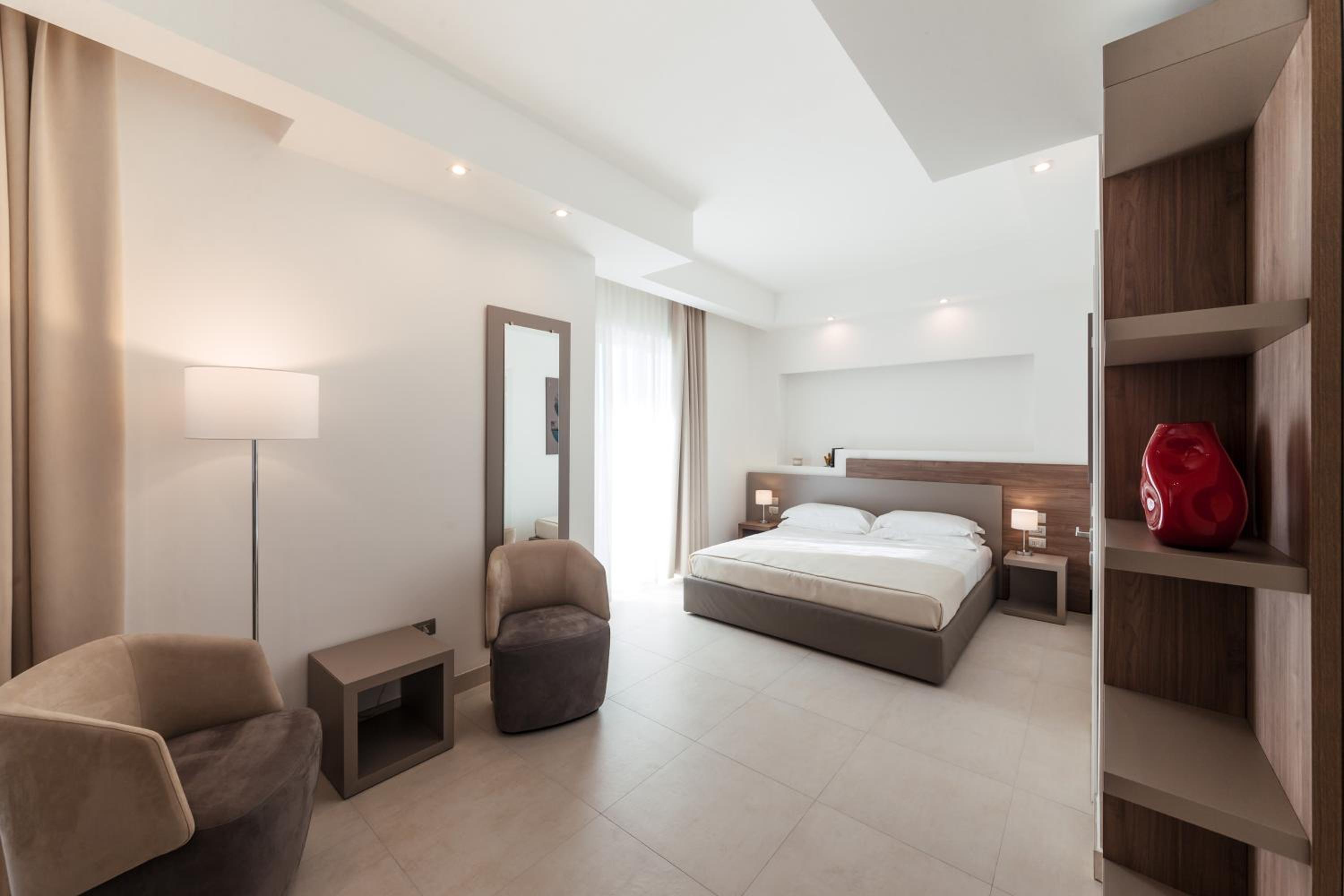 Double Room - Photo 8