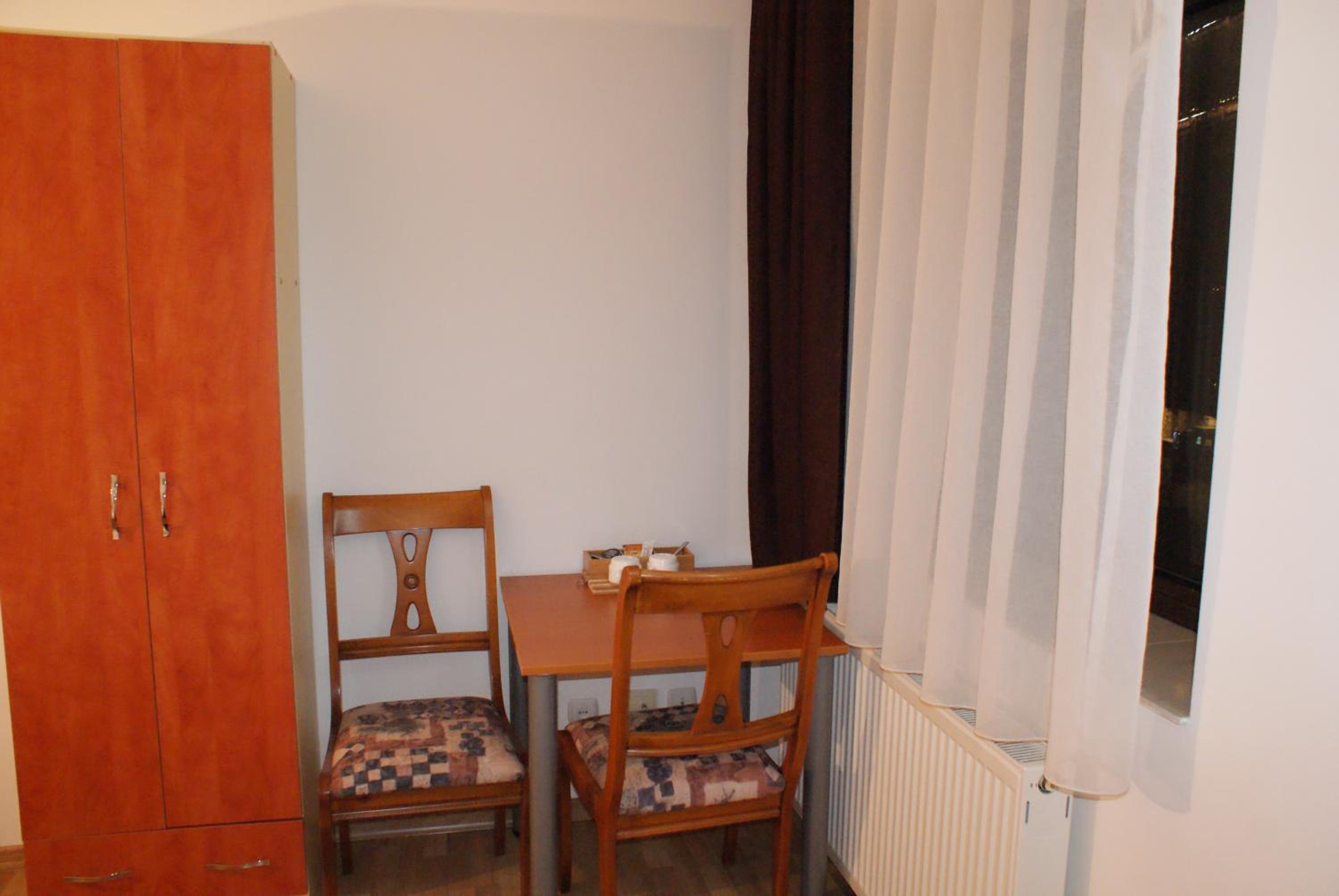 Suite - Photo 8