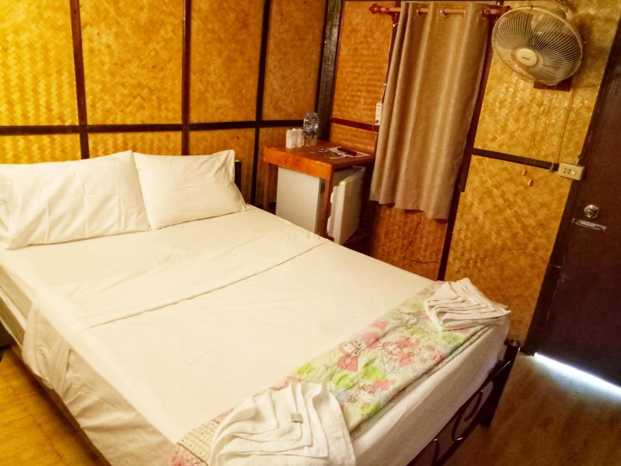 Bungalow with Fan - Photo 14