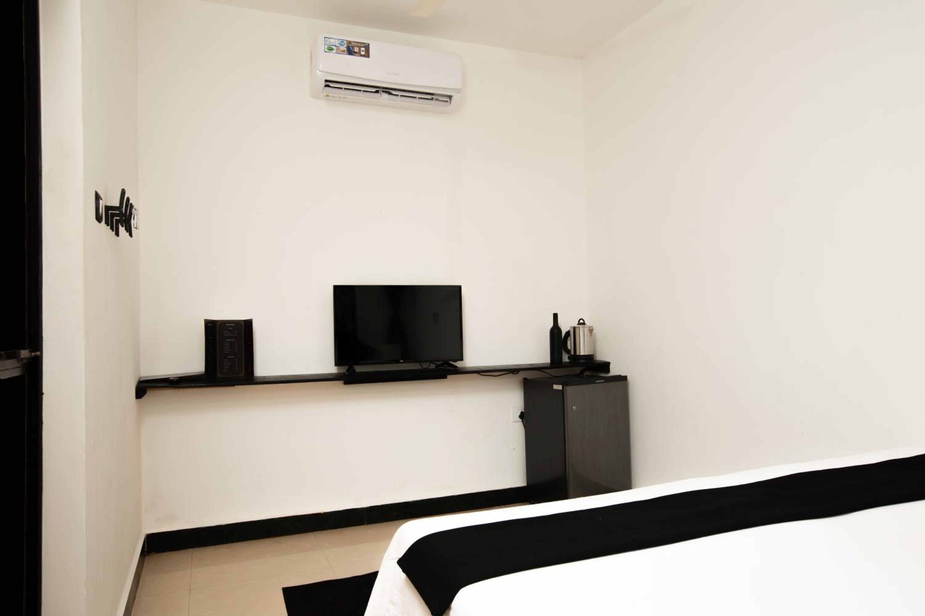 Deluxe Room with Balcony photo 1