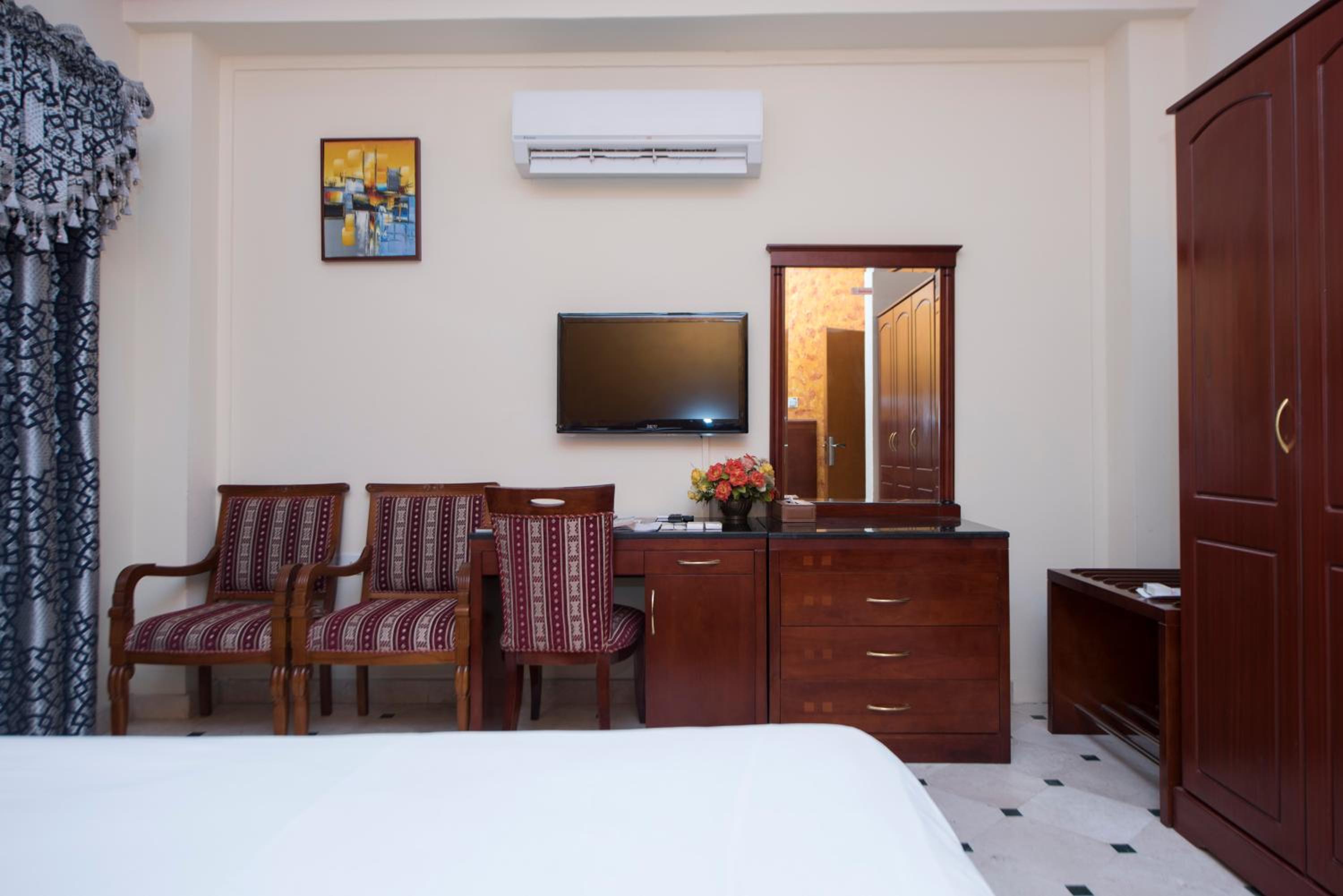 Standard King Room - Photo 2