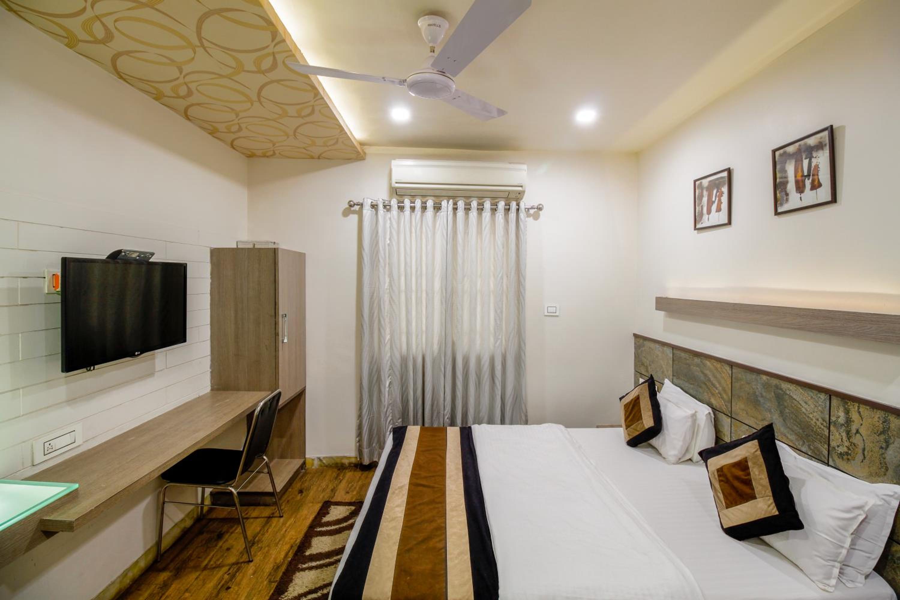 Deluxe Double Room - Photo 8