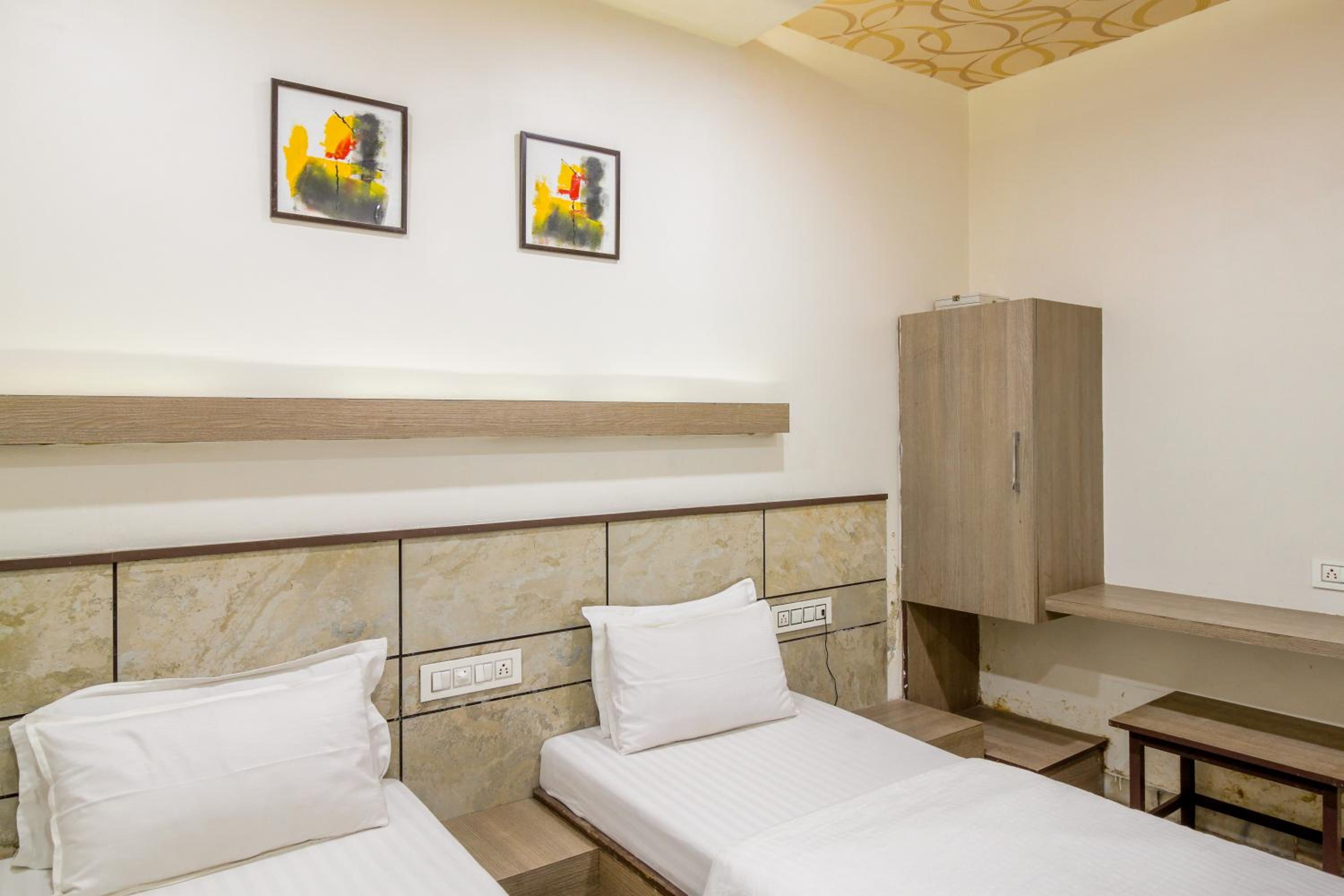 Standard Double or Twin Room - Photo 4
