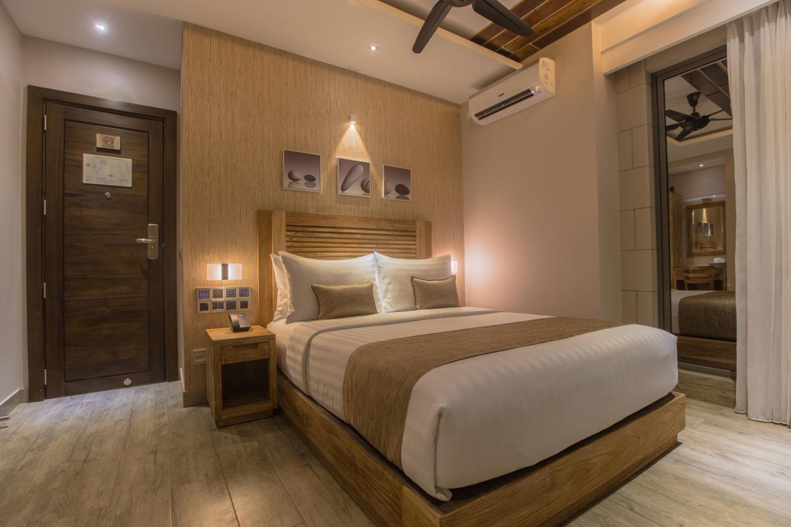 Deluxe Double with Ocean View and Balcony (Free Return Airport Transfer) - Photo 3