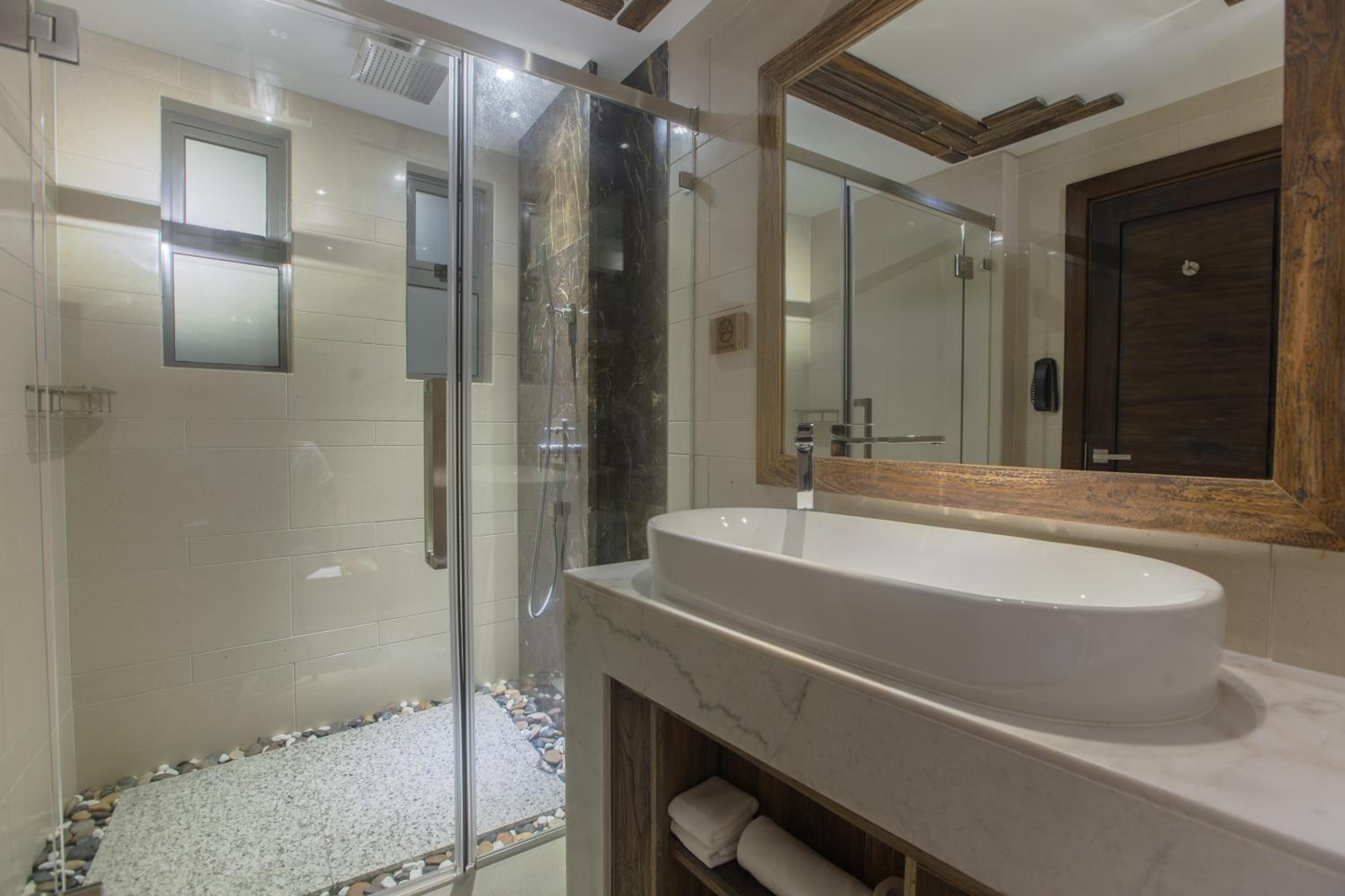 Deluxe Double with Ocean View and Balcony (Free Return Airport Transfer) - Photo 10