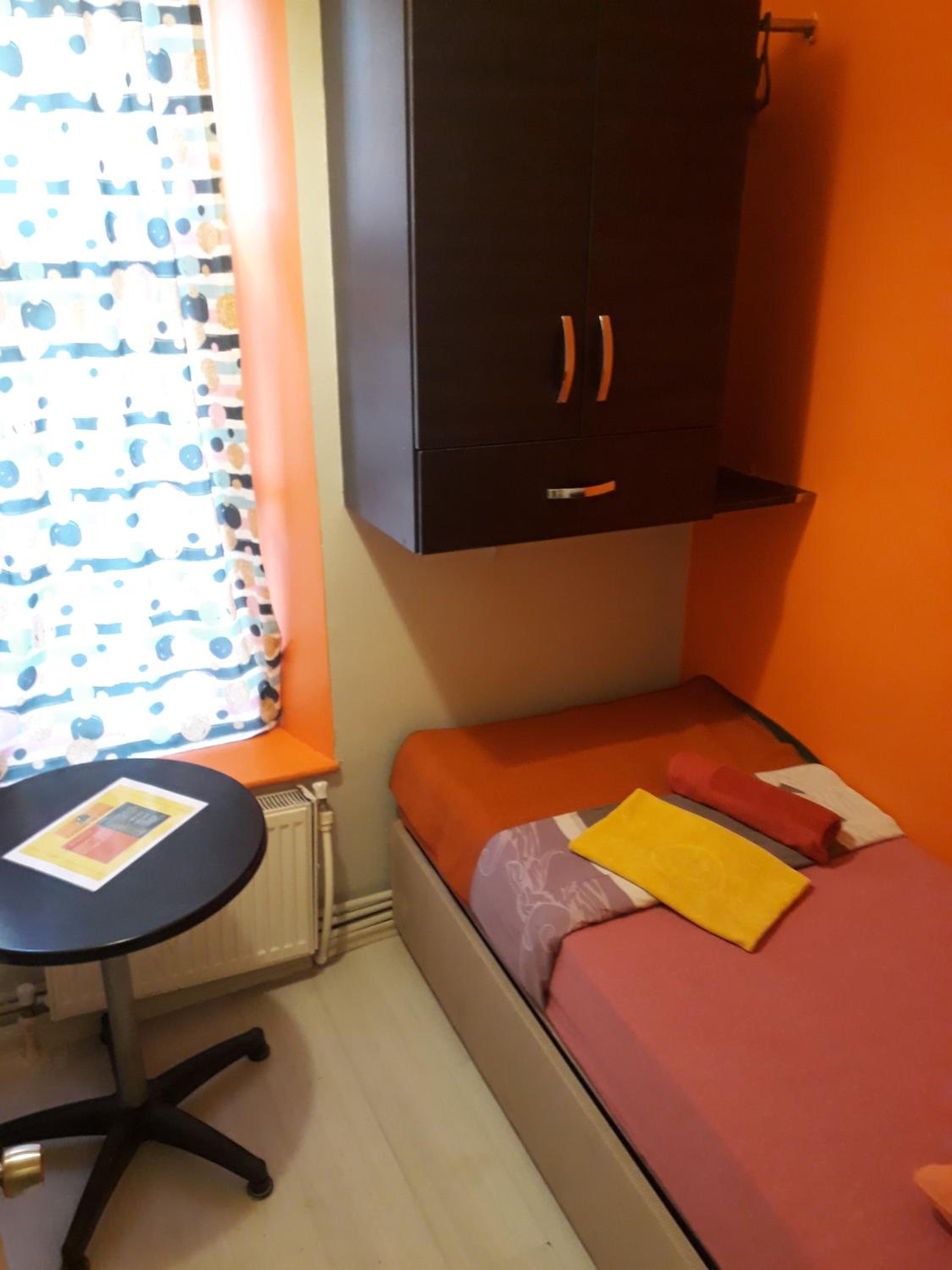 Single Room with Private Bathroom photo 1