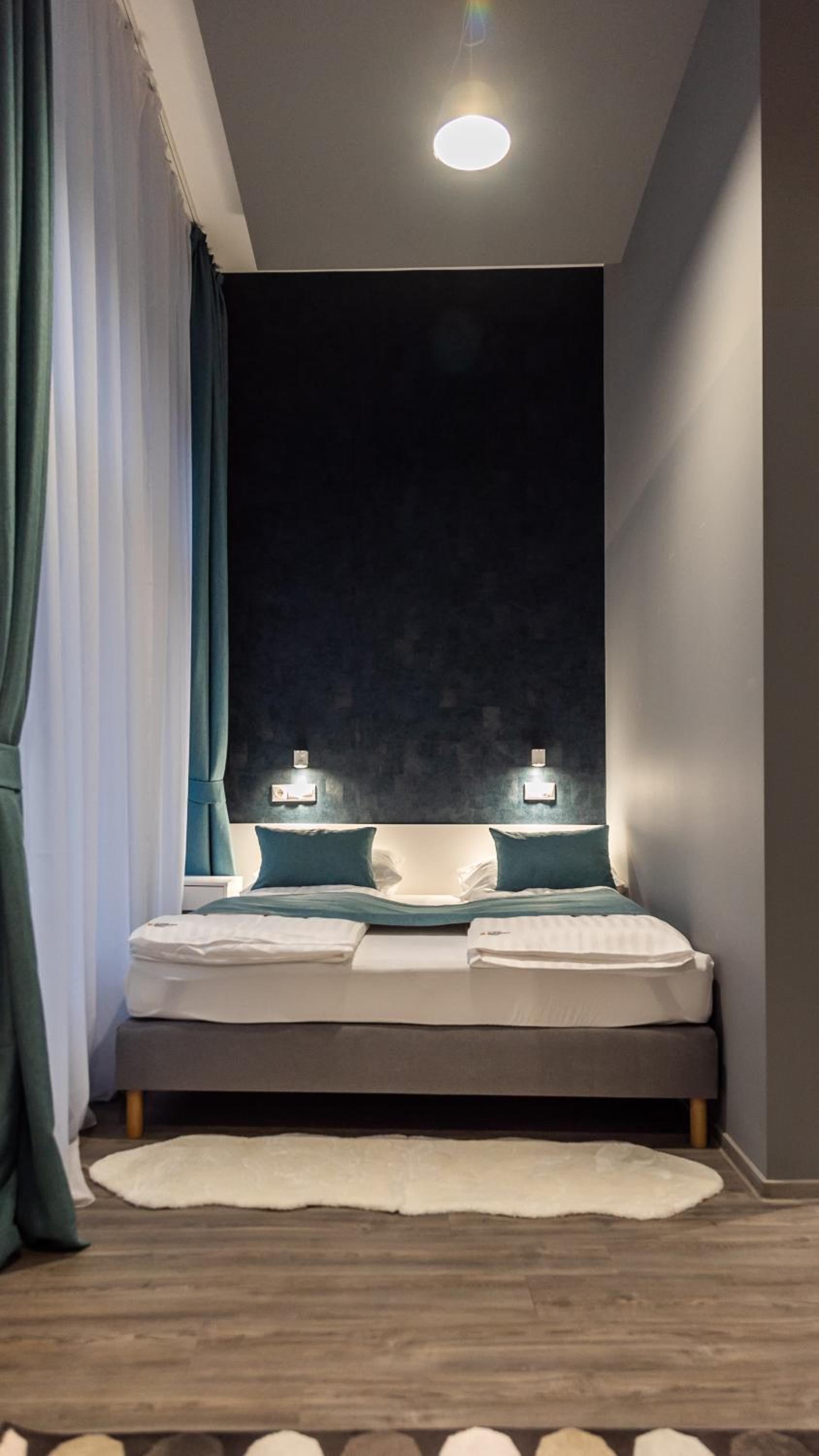 Standard Double Room - Photo 25