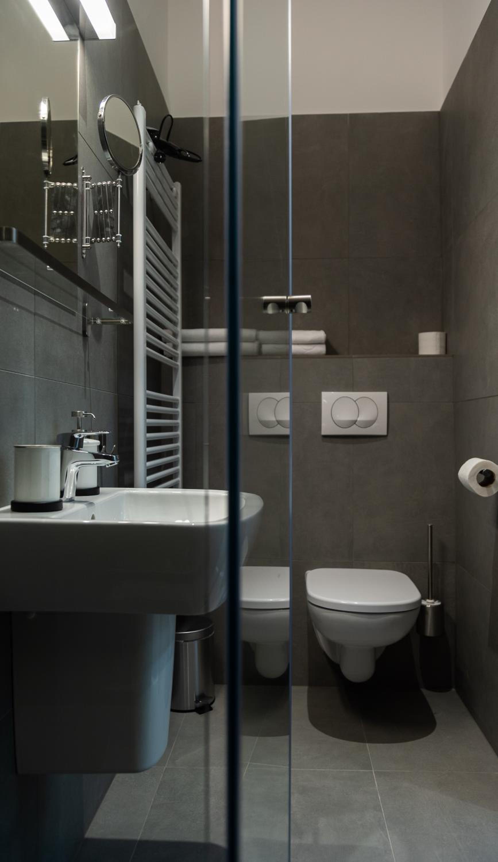 Standard Double Room - Photo 16