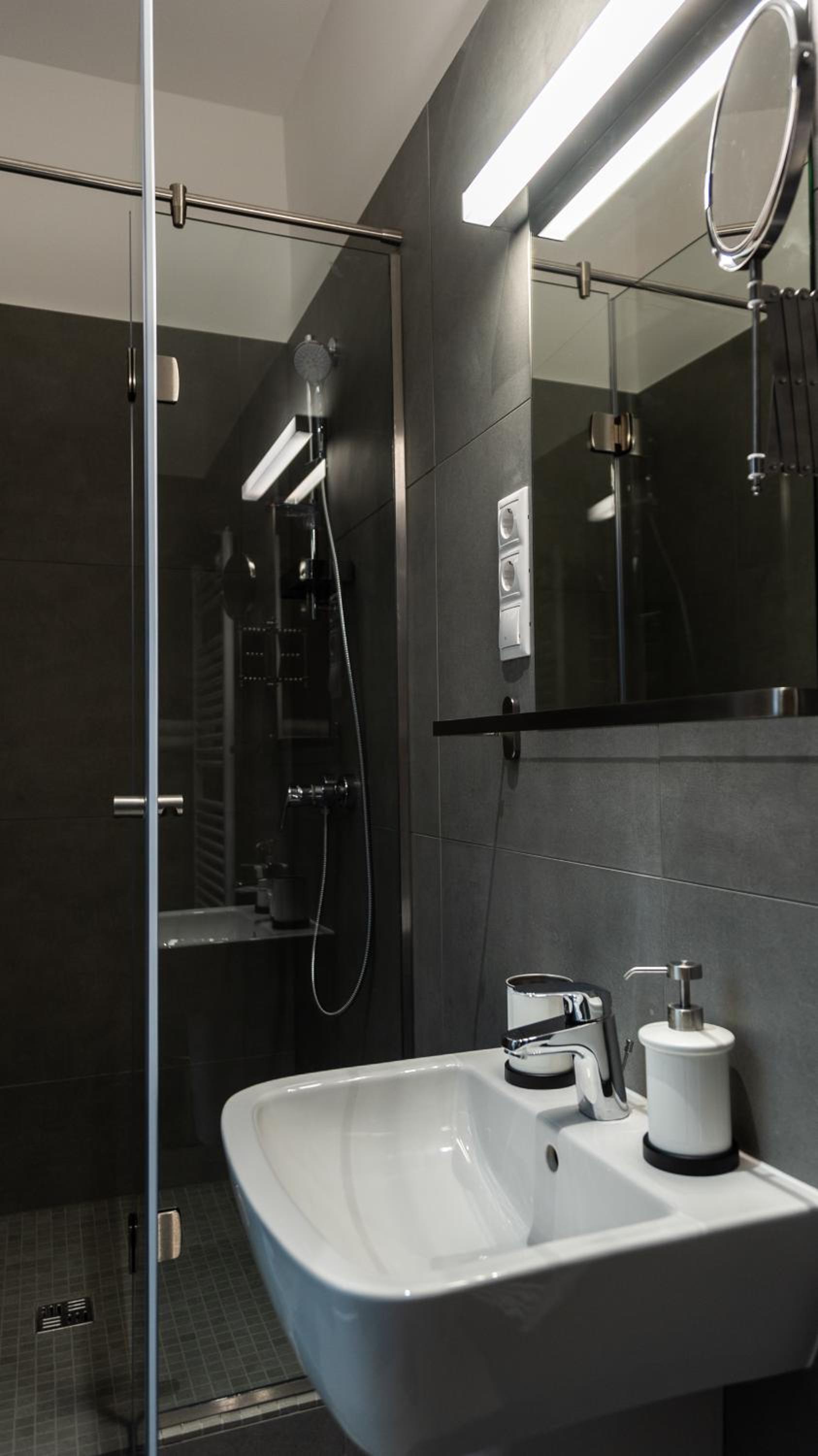 Standard Double Room - Photo 19