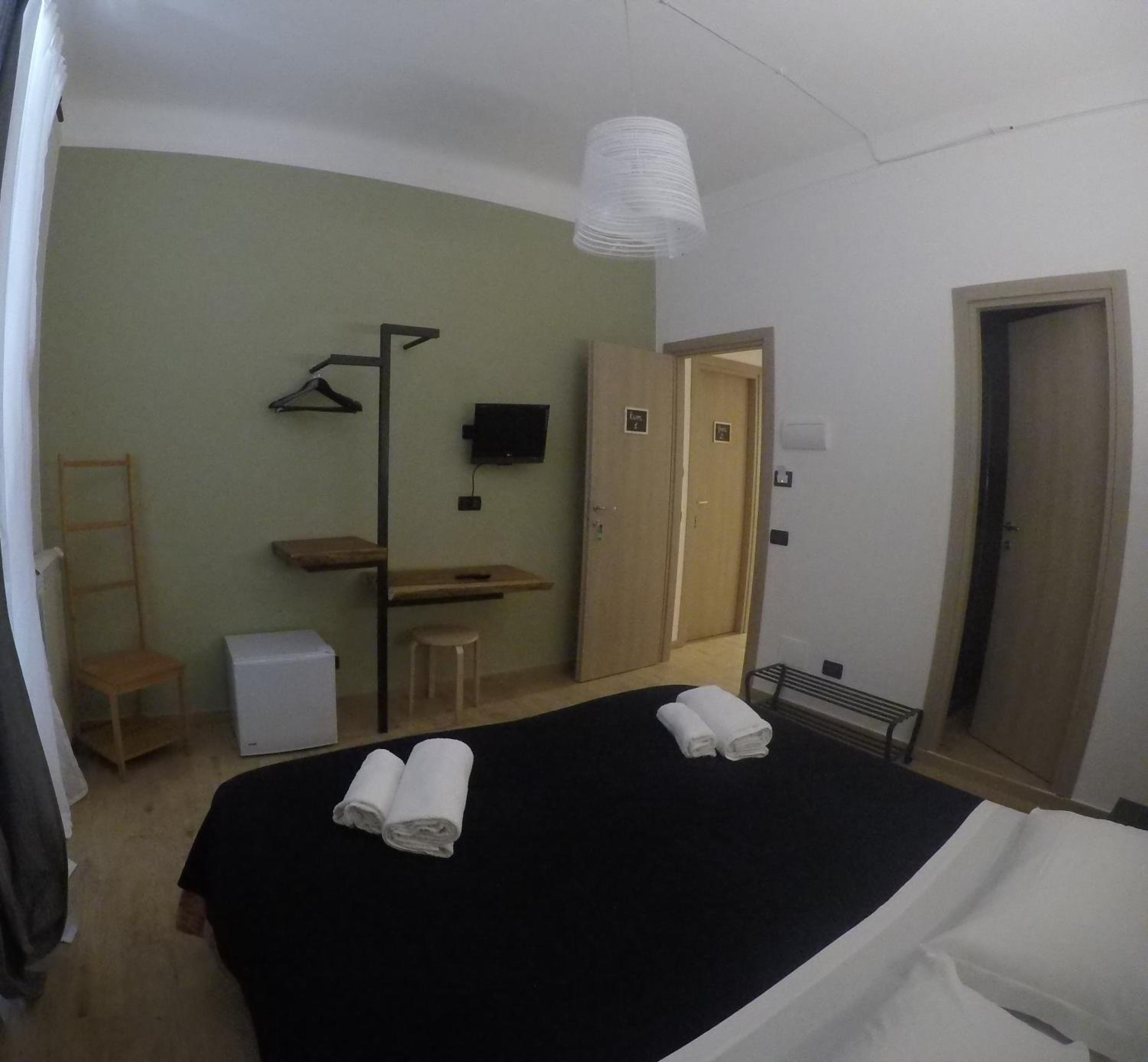 Double Room - Photo 8