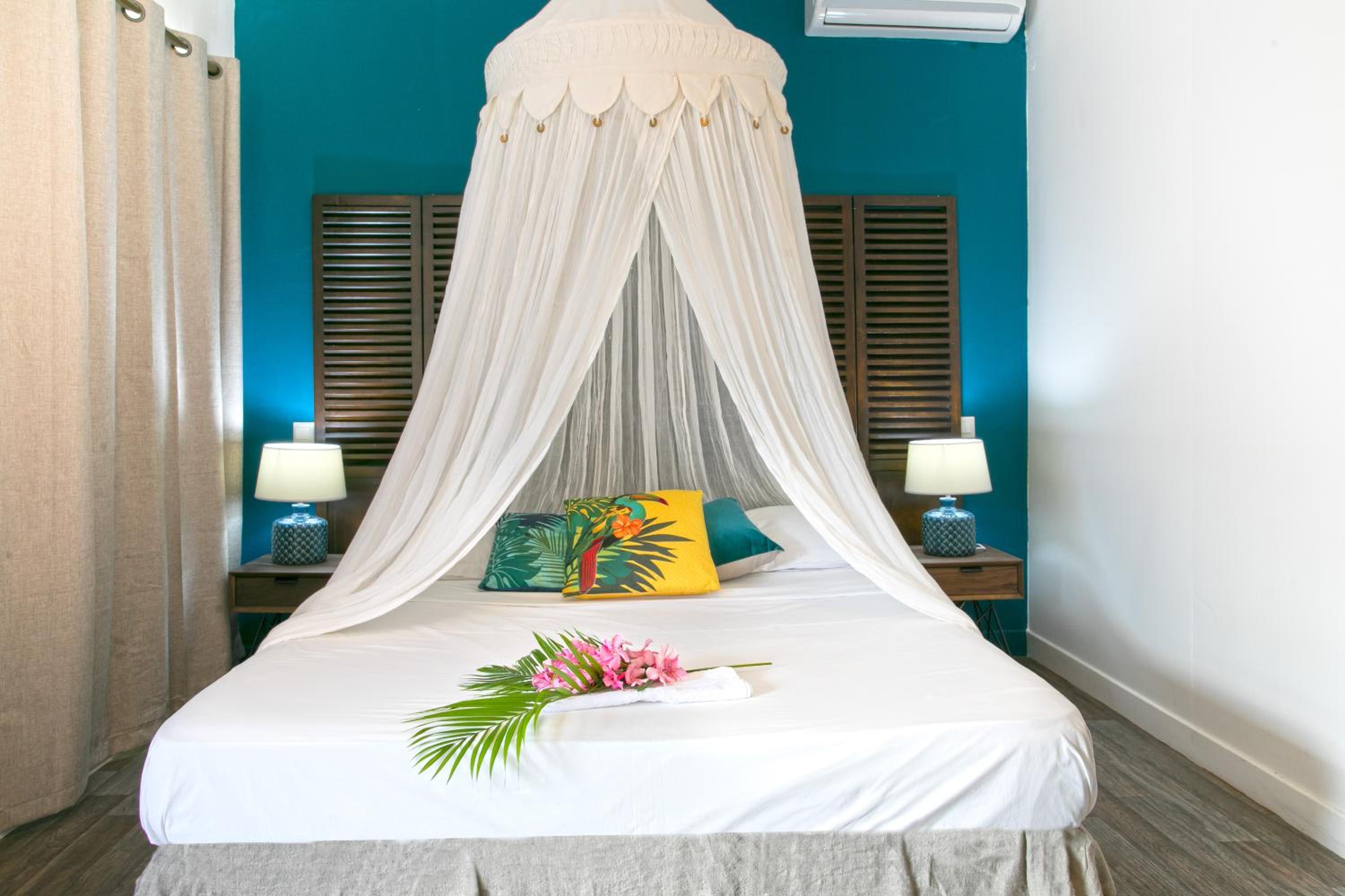 Alamanda Classic Queen Room
