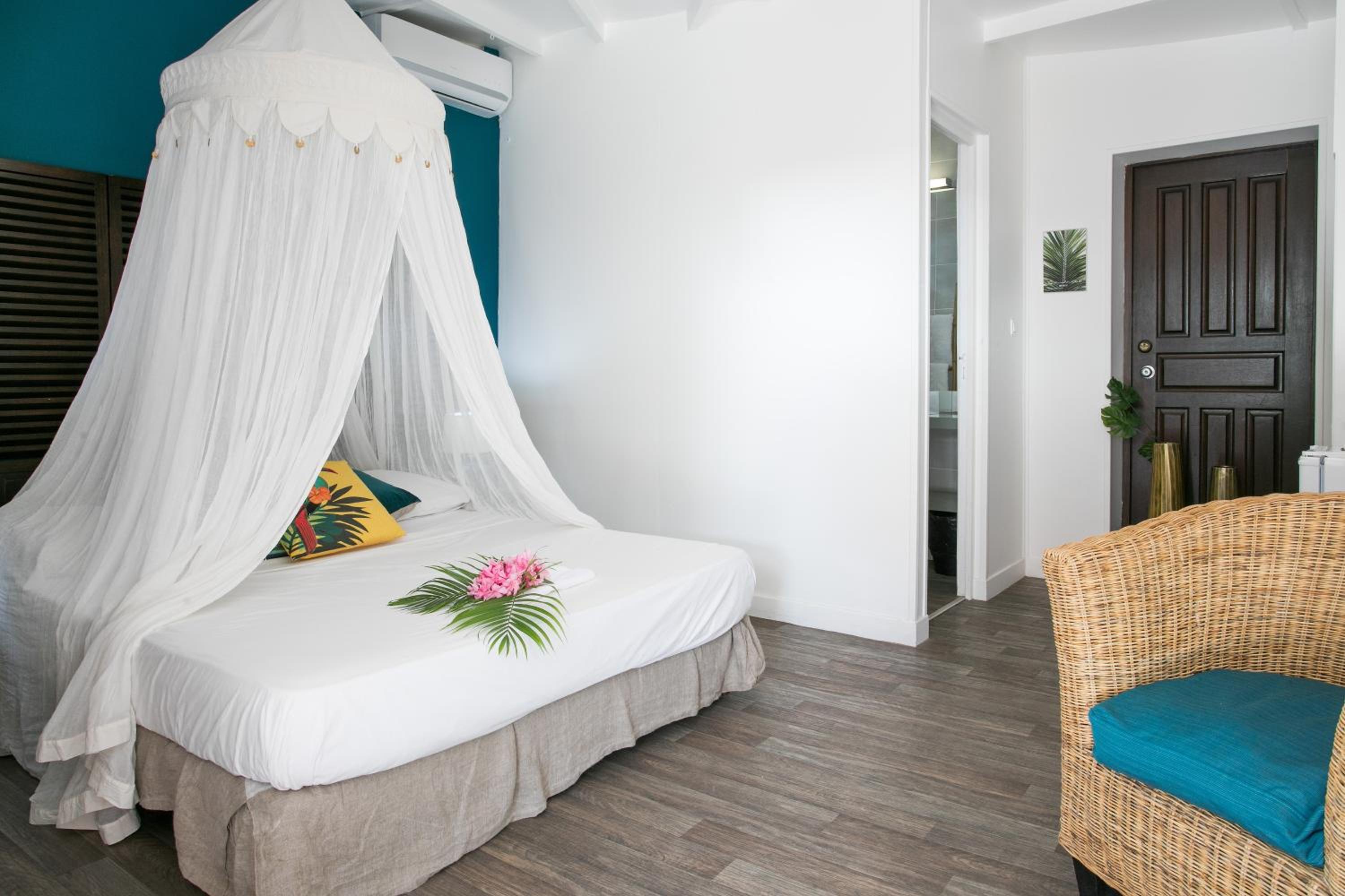 Alamanda Classic Queen Room  photo 2