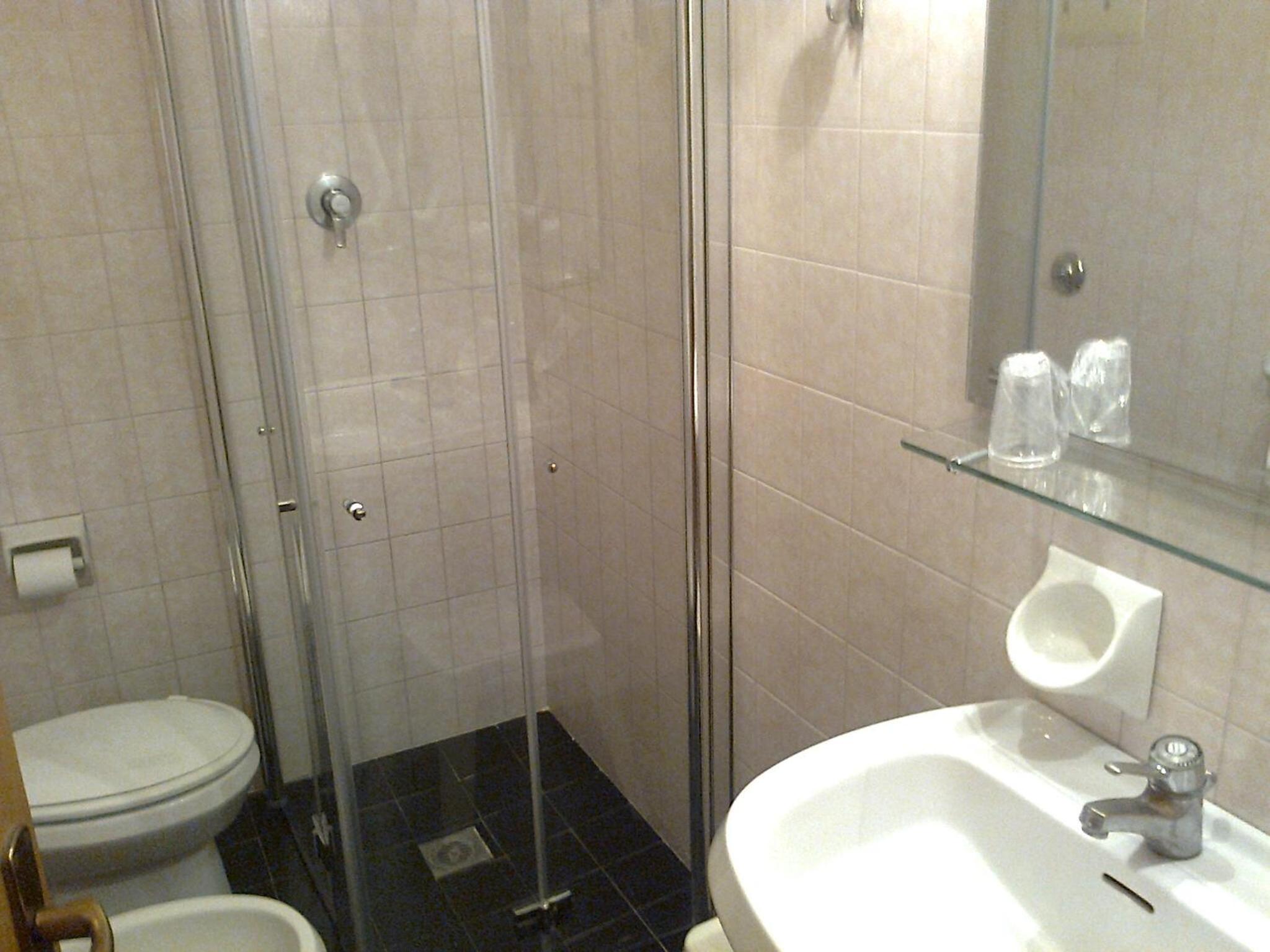 Double or Twin Room - Photo 3