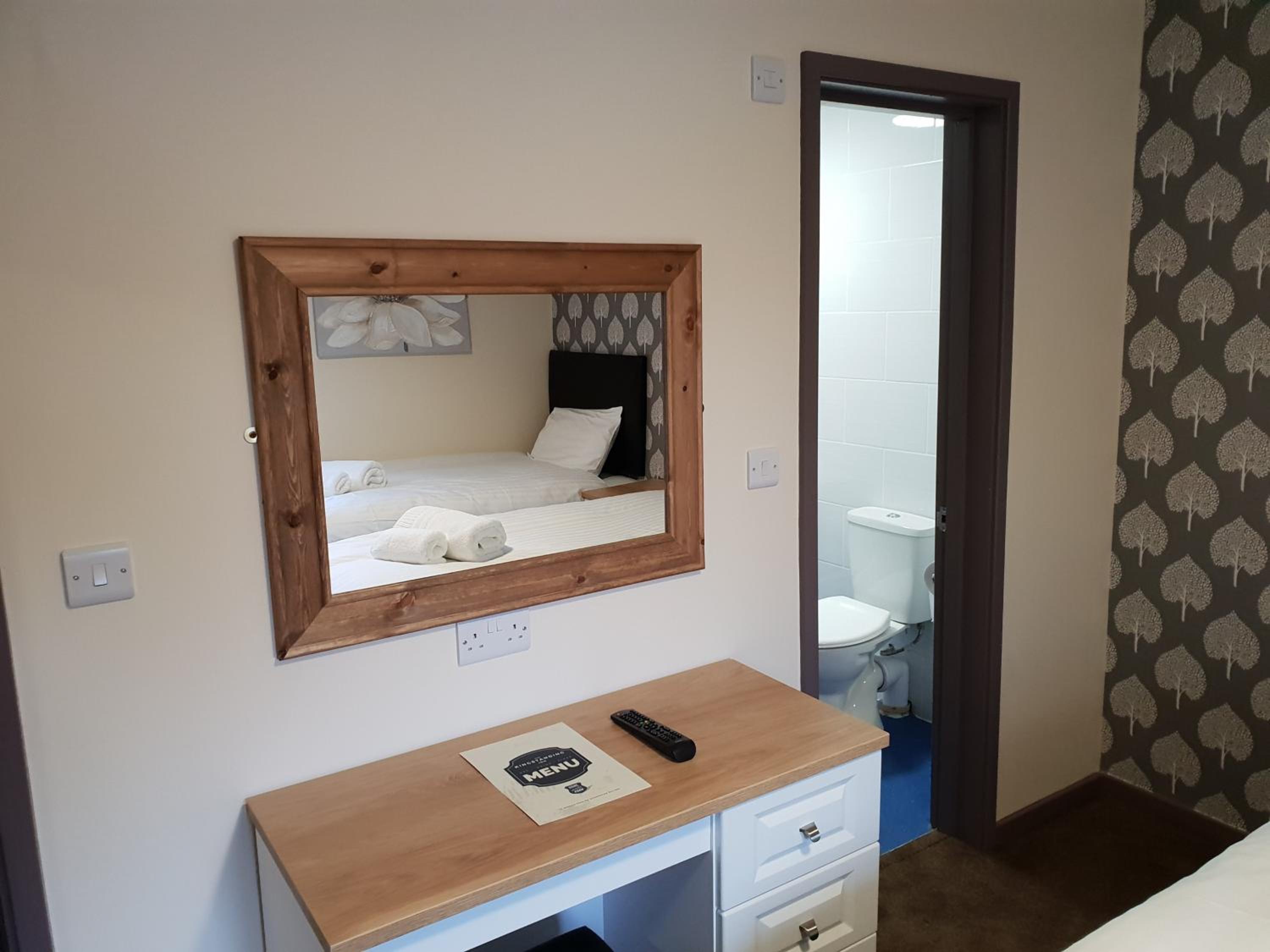 Standard Twin Room - Photo 1