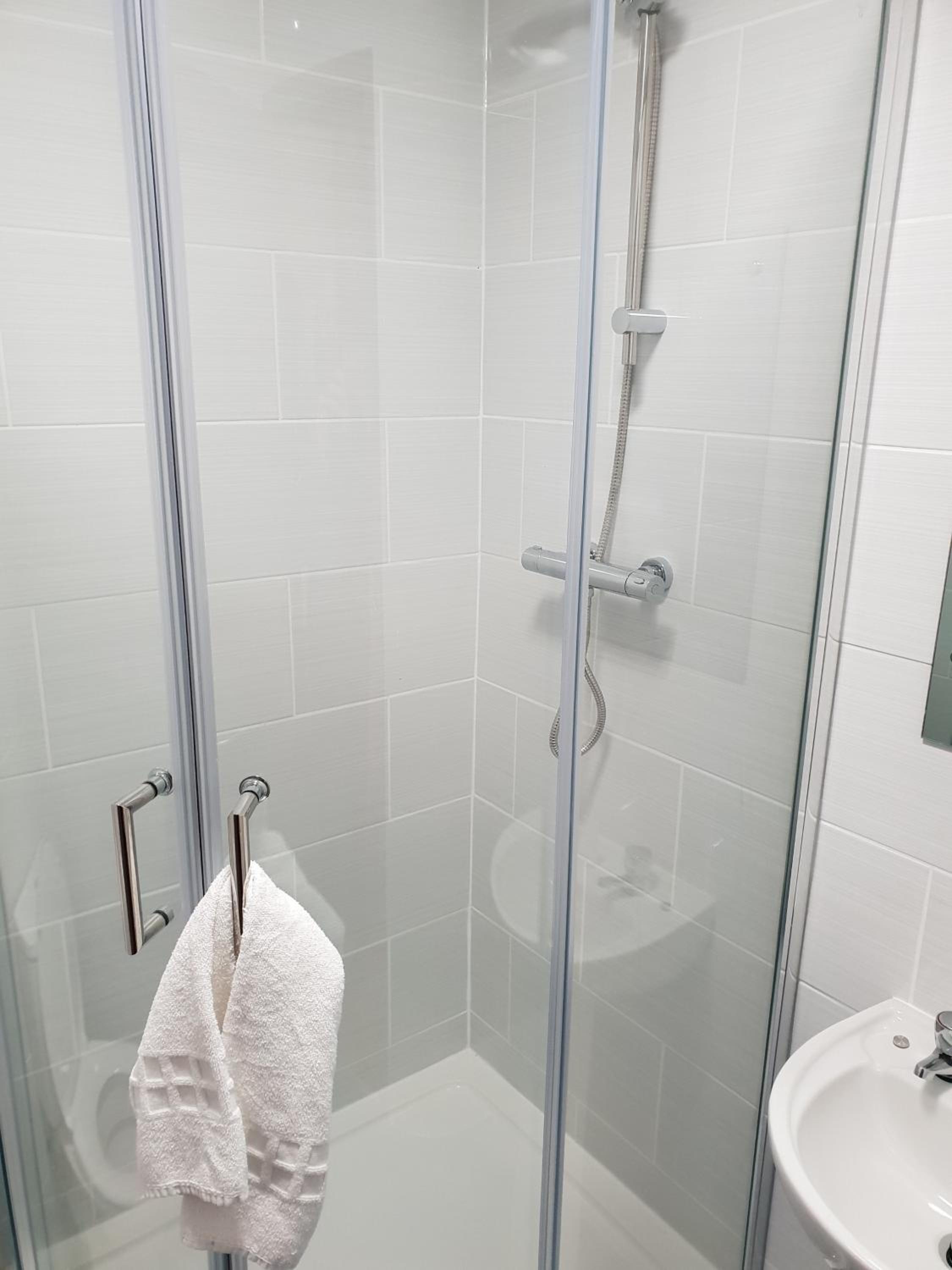 Standard Twin Room - Photo 2