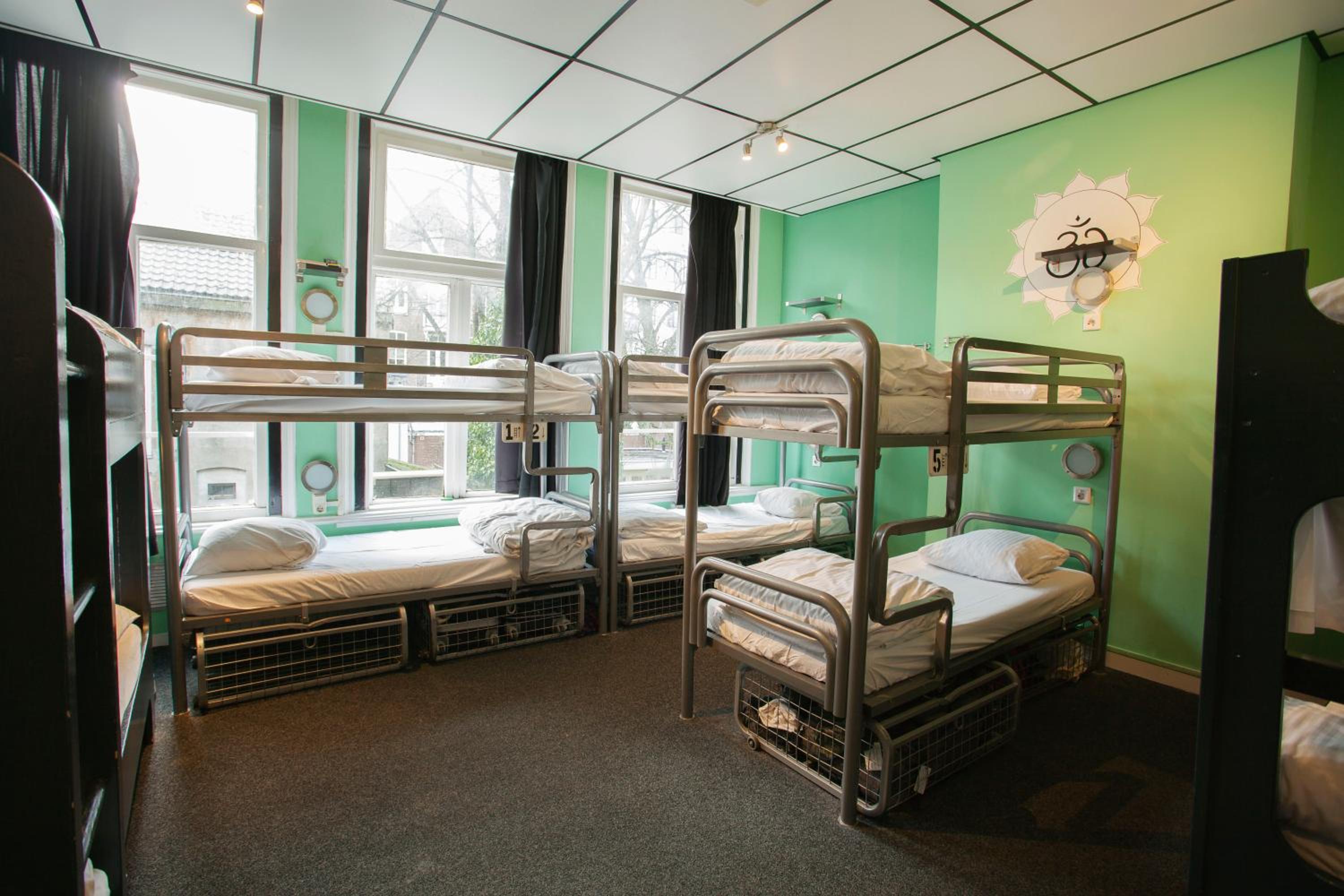 Bed in 14-Person Mixed Dormitory Room