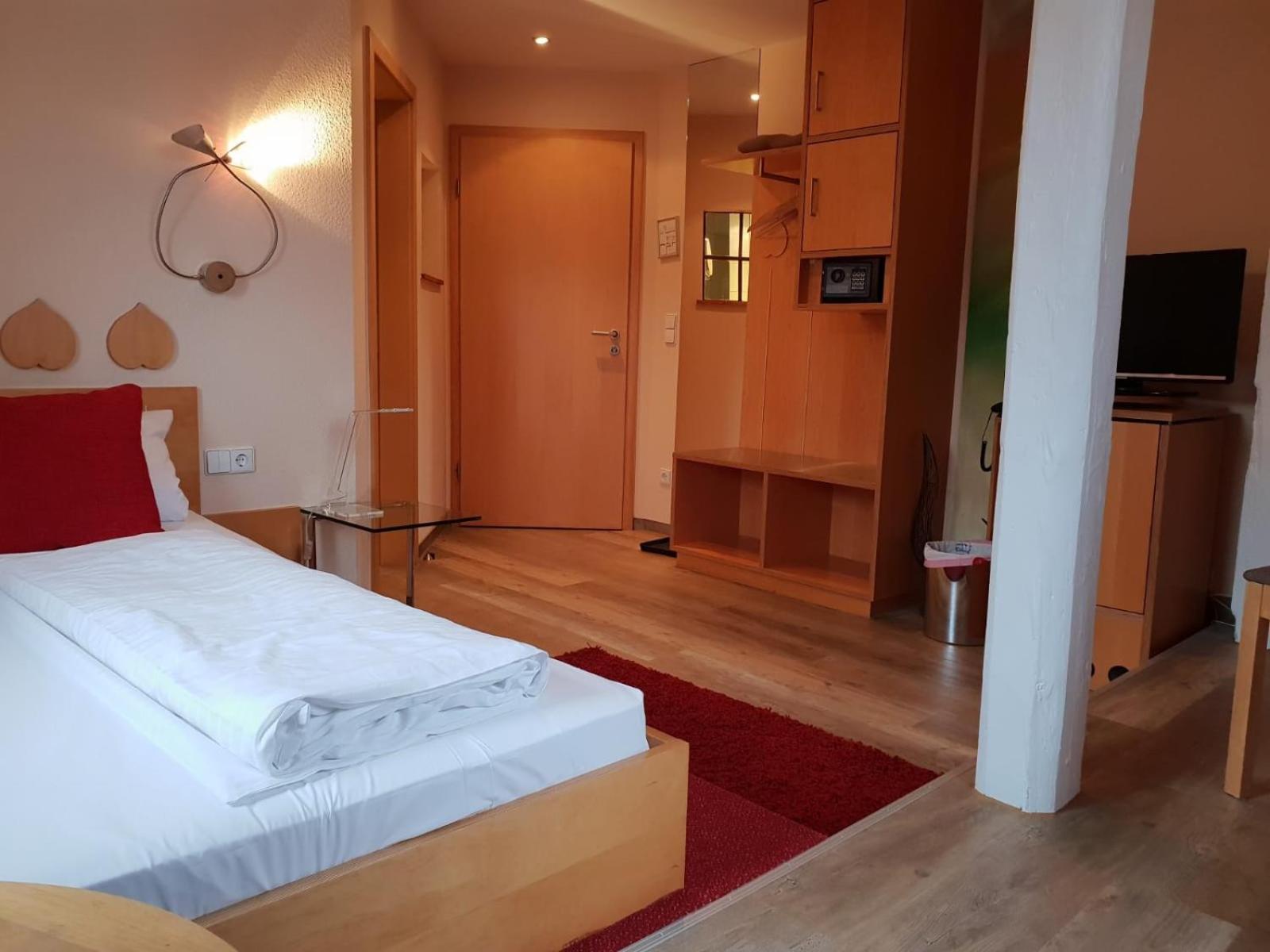 Superior Single Room Baum (Tree)