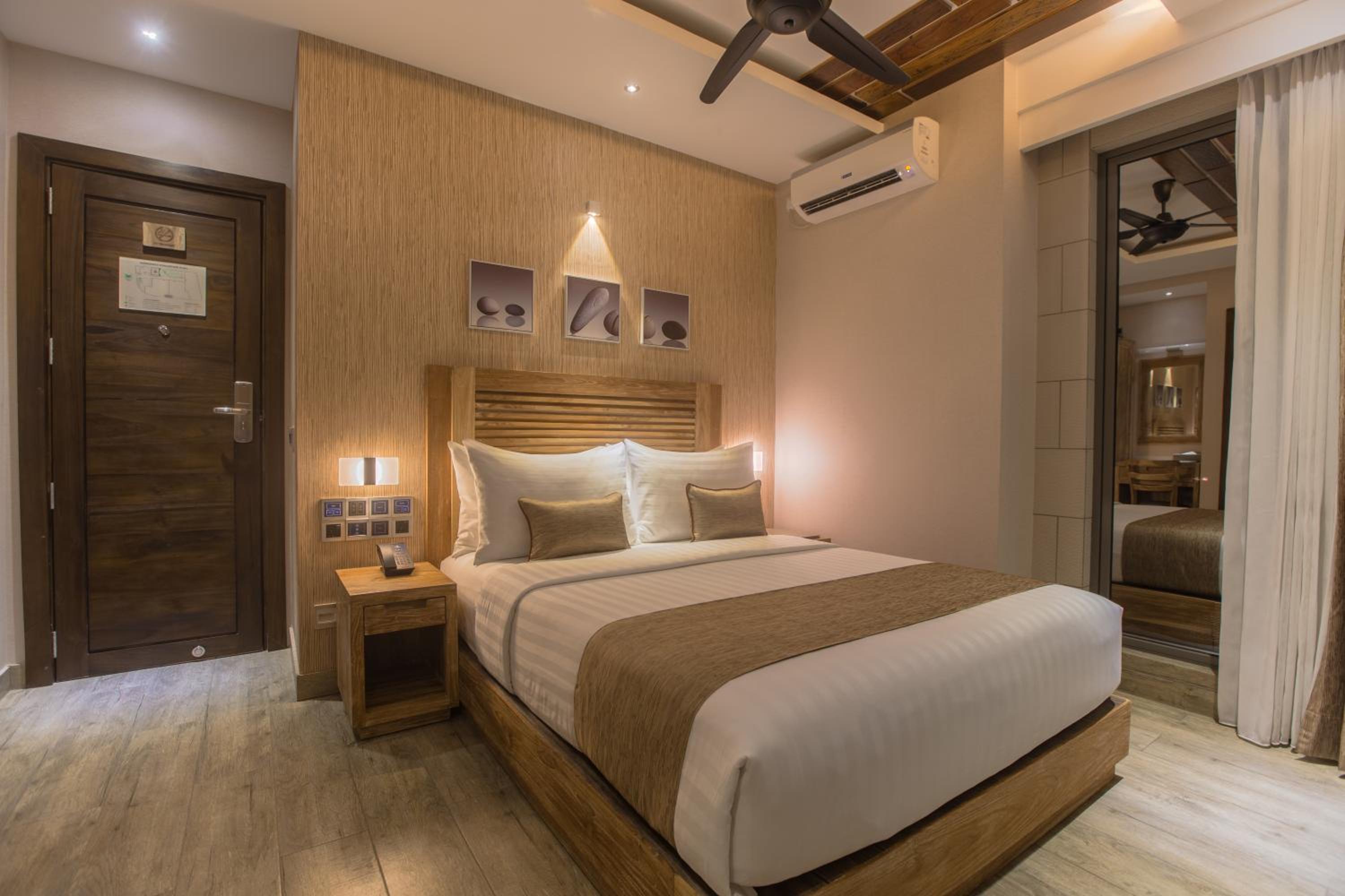 Deluxe Double with Ocean View and Balcony (Free Return Airport Transfer)