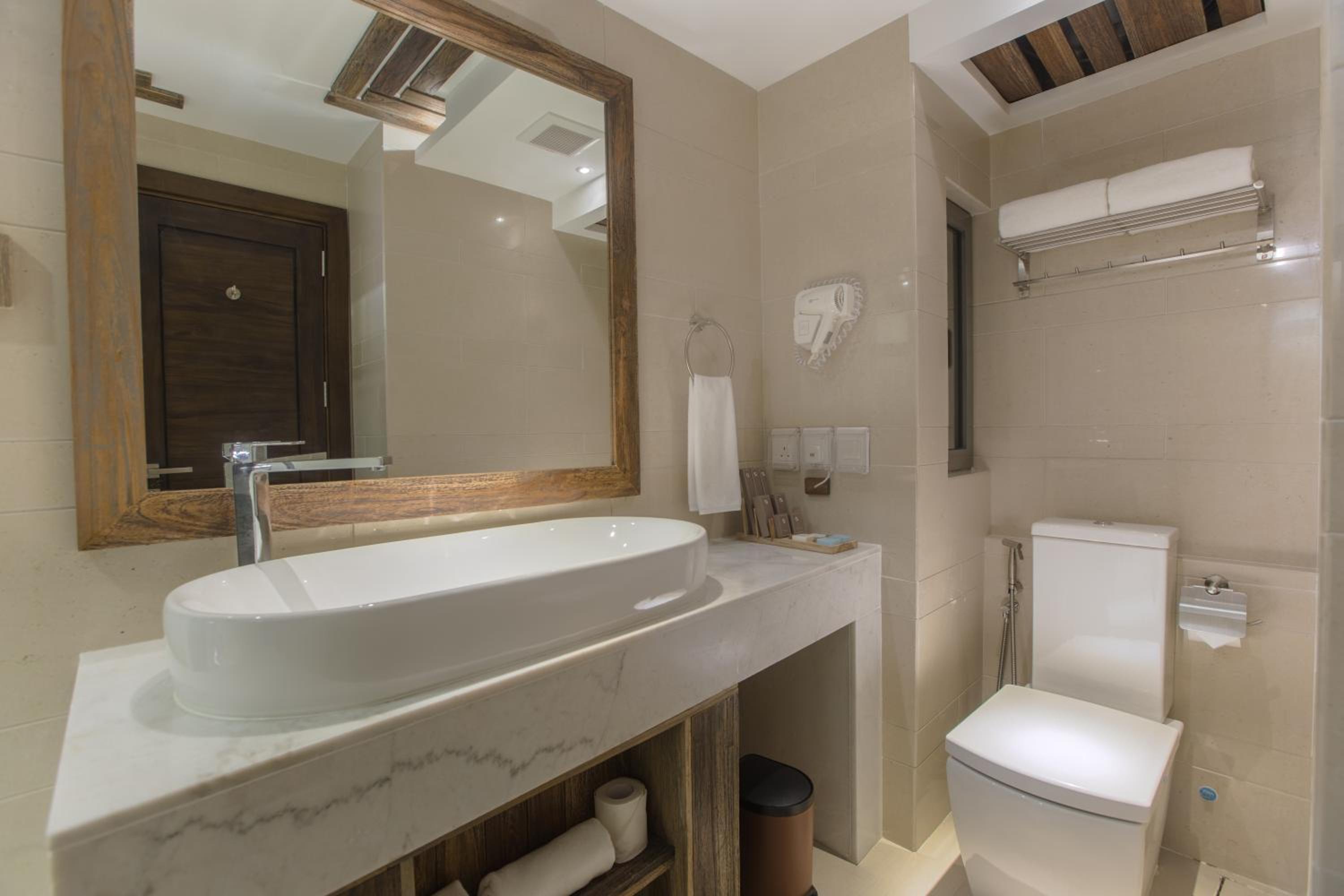 Deluxe Double with Ocean View and Balcony (Free Return Airport Transfer) - Photo 13