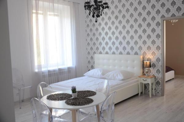 Two-Bedroom Apartment - Photo 2