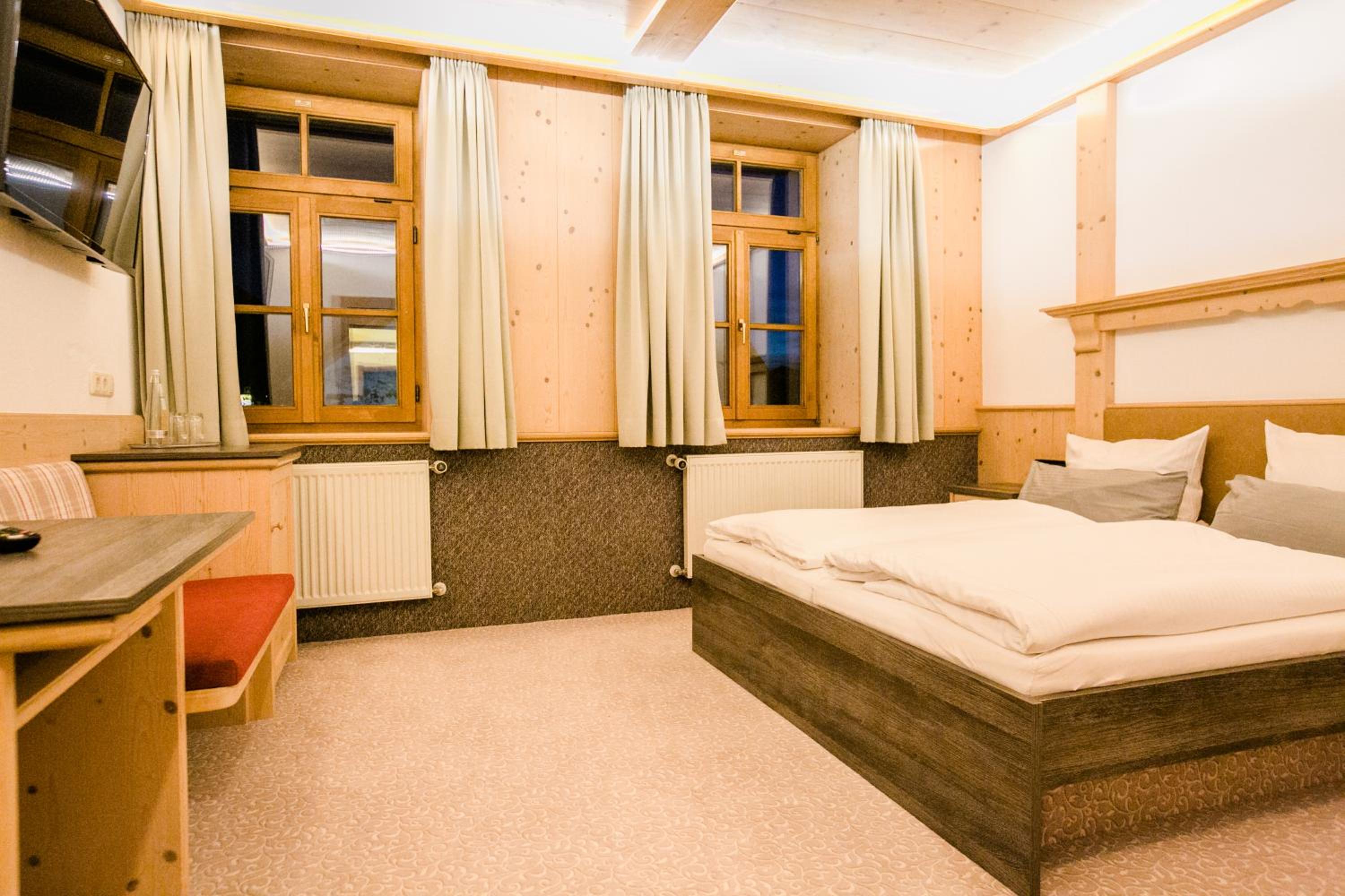 Standard Double Room - Photo 10