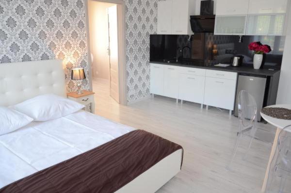 Two-Bedroom Apartment - Photo 6