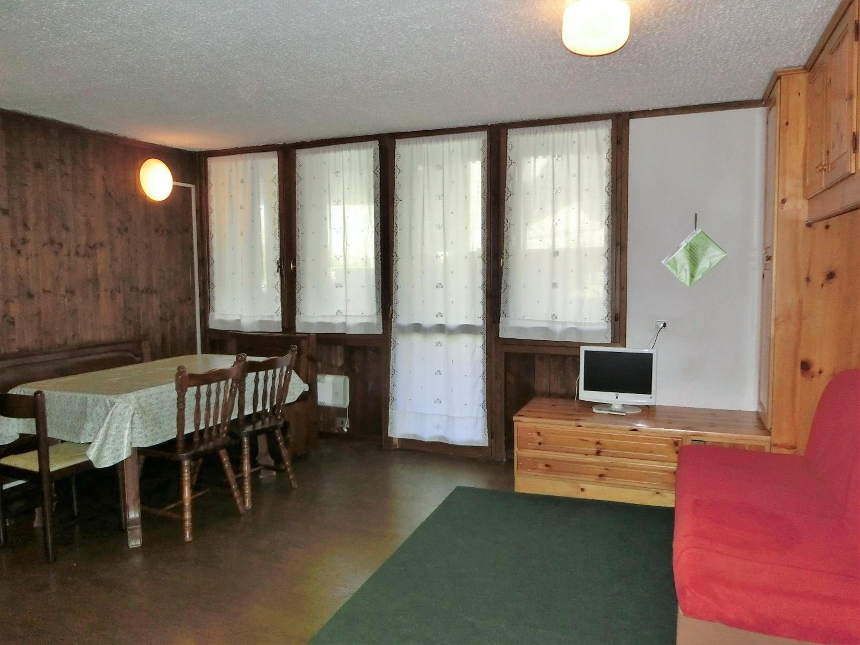 Apartment with Balcony photo 1
