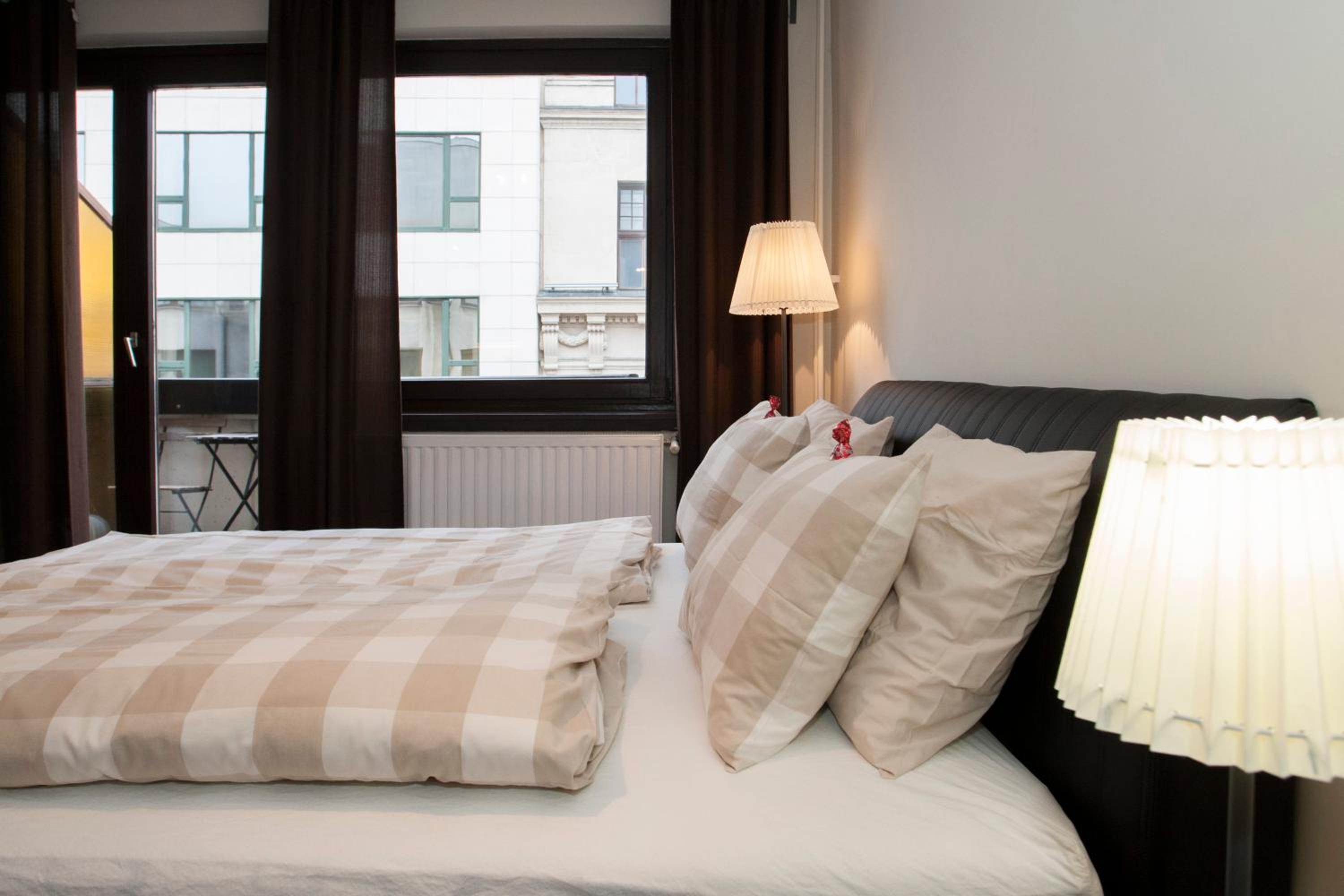 Studio Apartment - Photo 33
