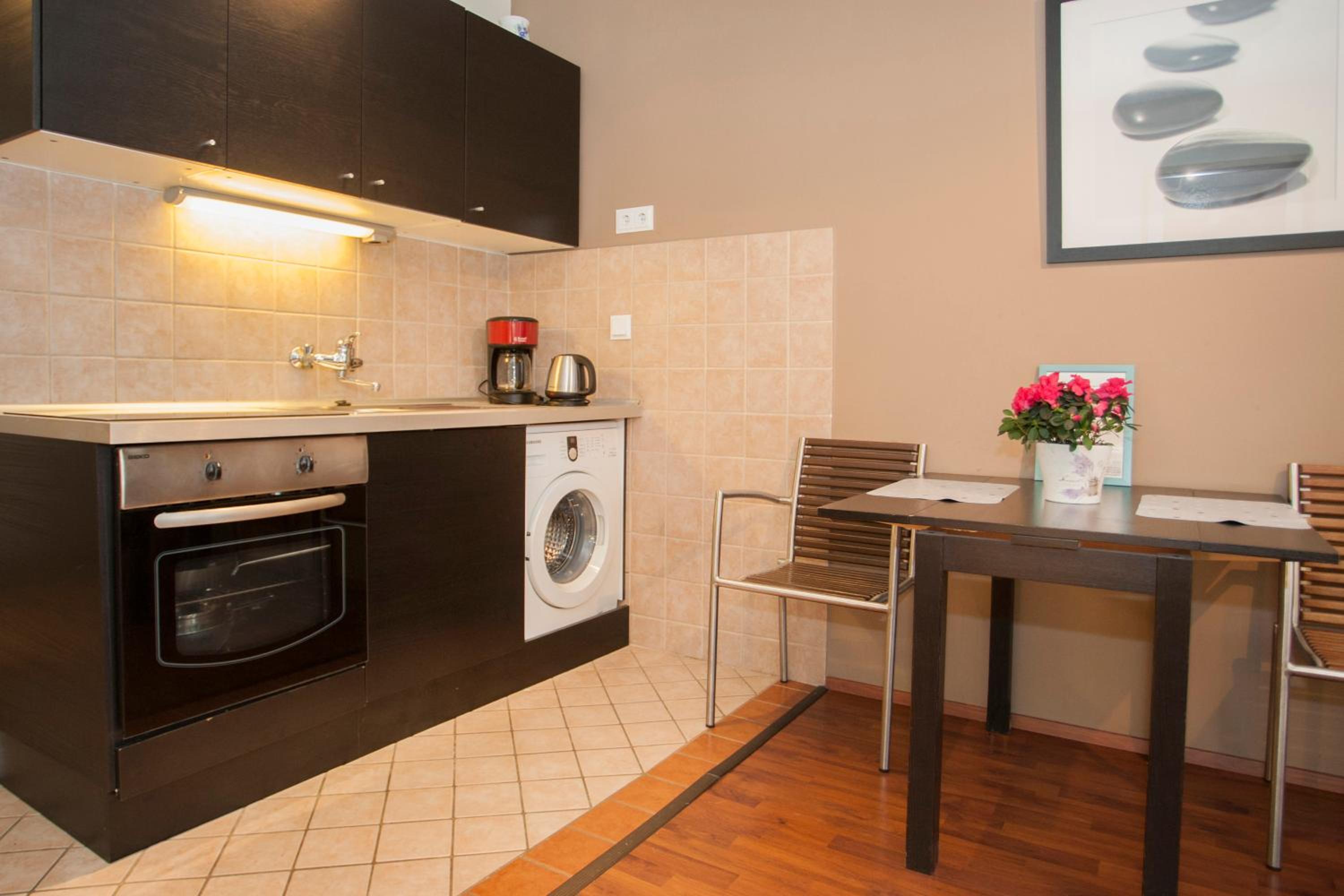 Studio Apartment - Photo 39