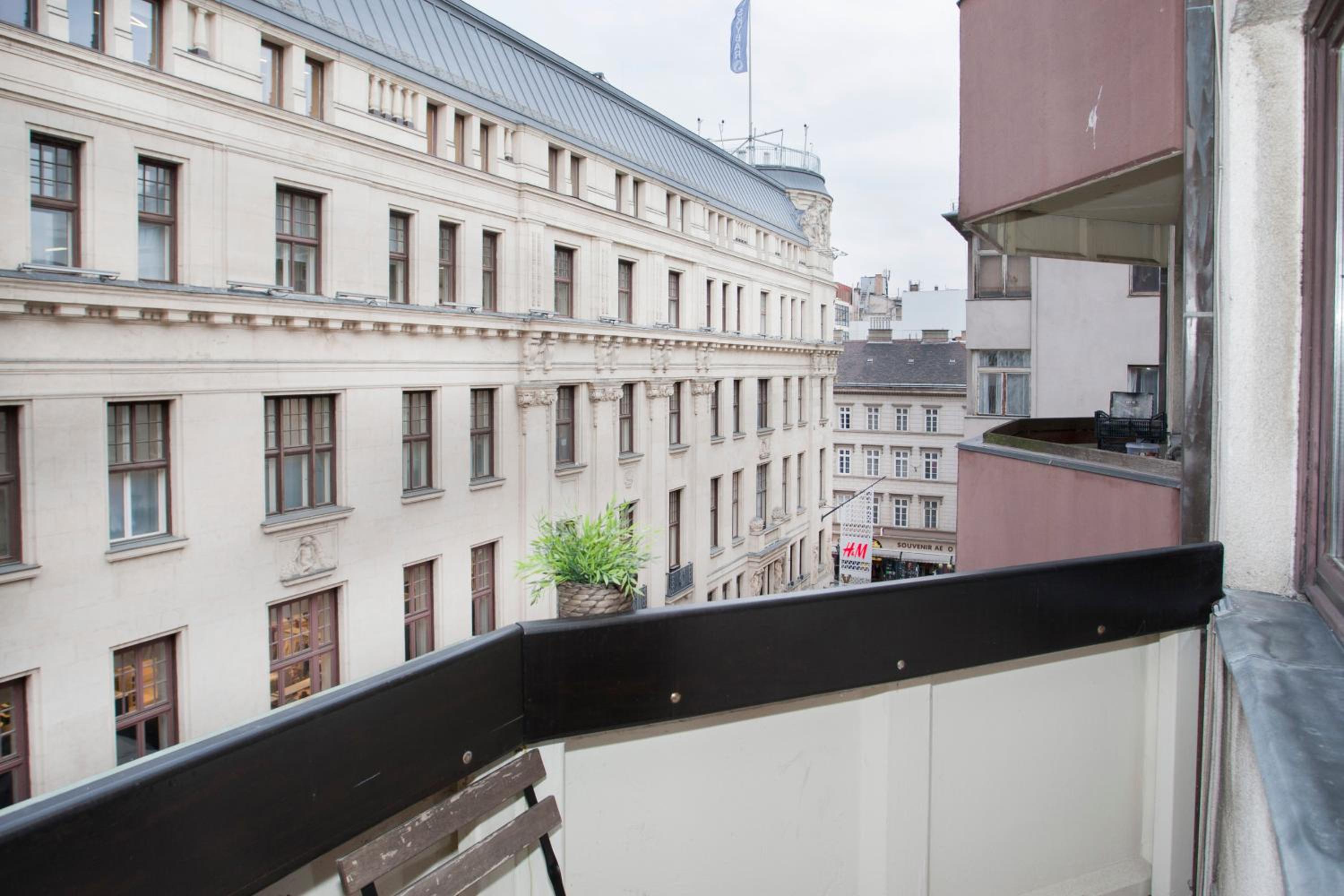 Studio Apartment - Photo 10