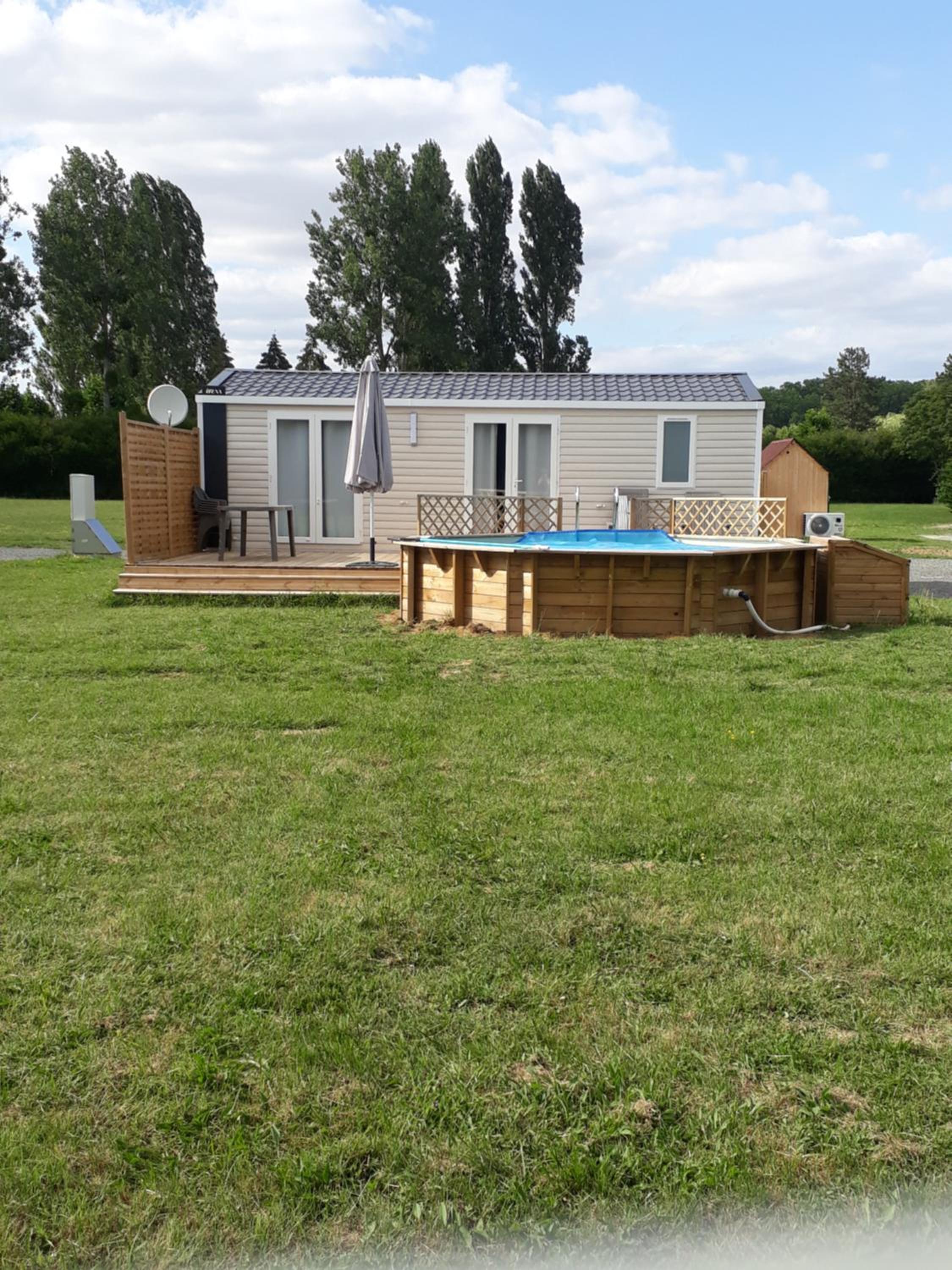 Mobile Home with individual swimming pool photo 1