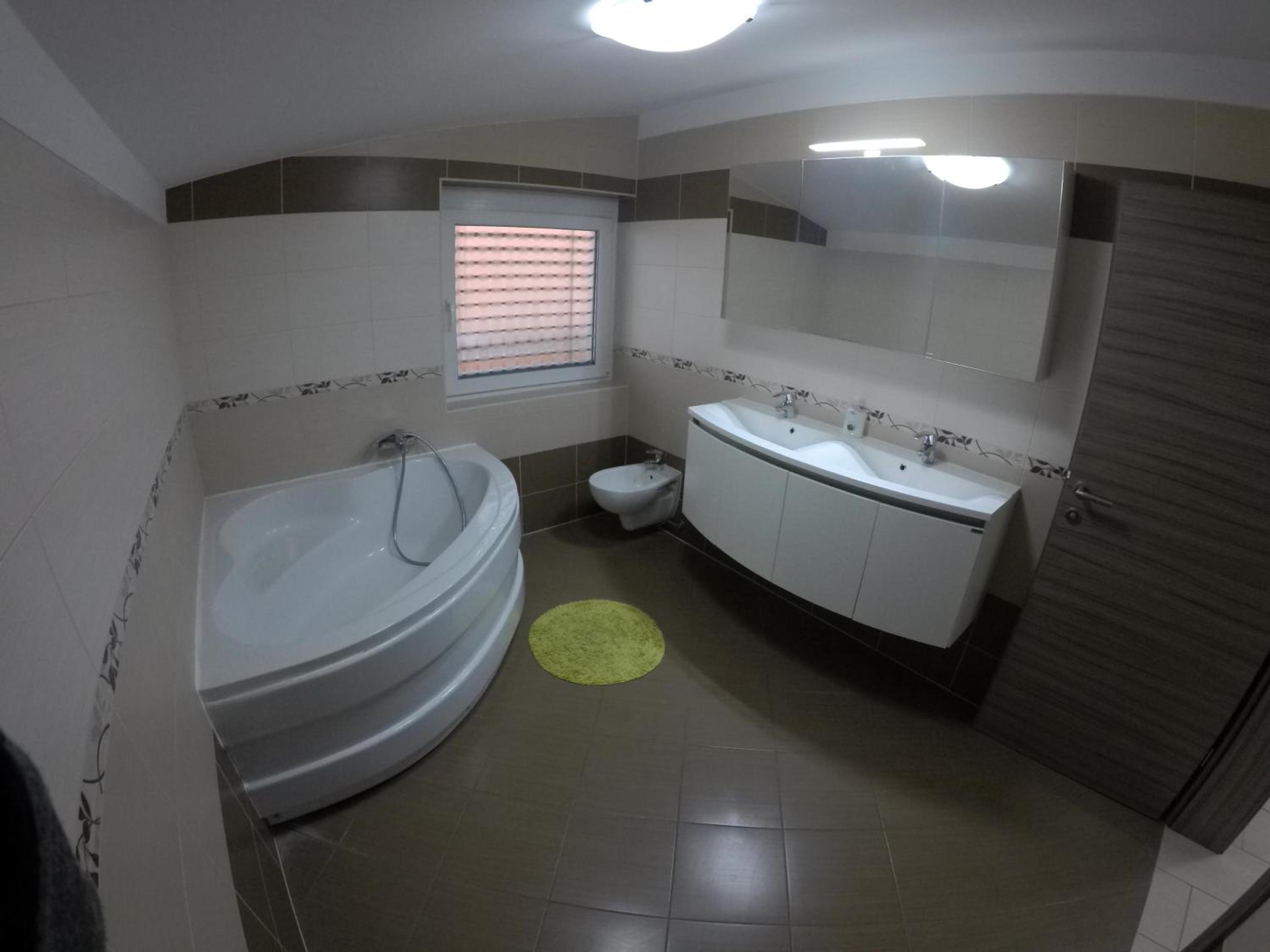 Three-Bedroom Apartment - Photo 8