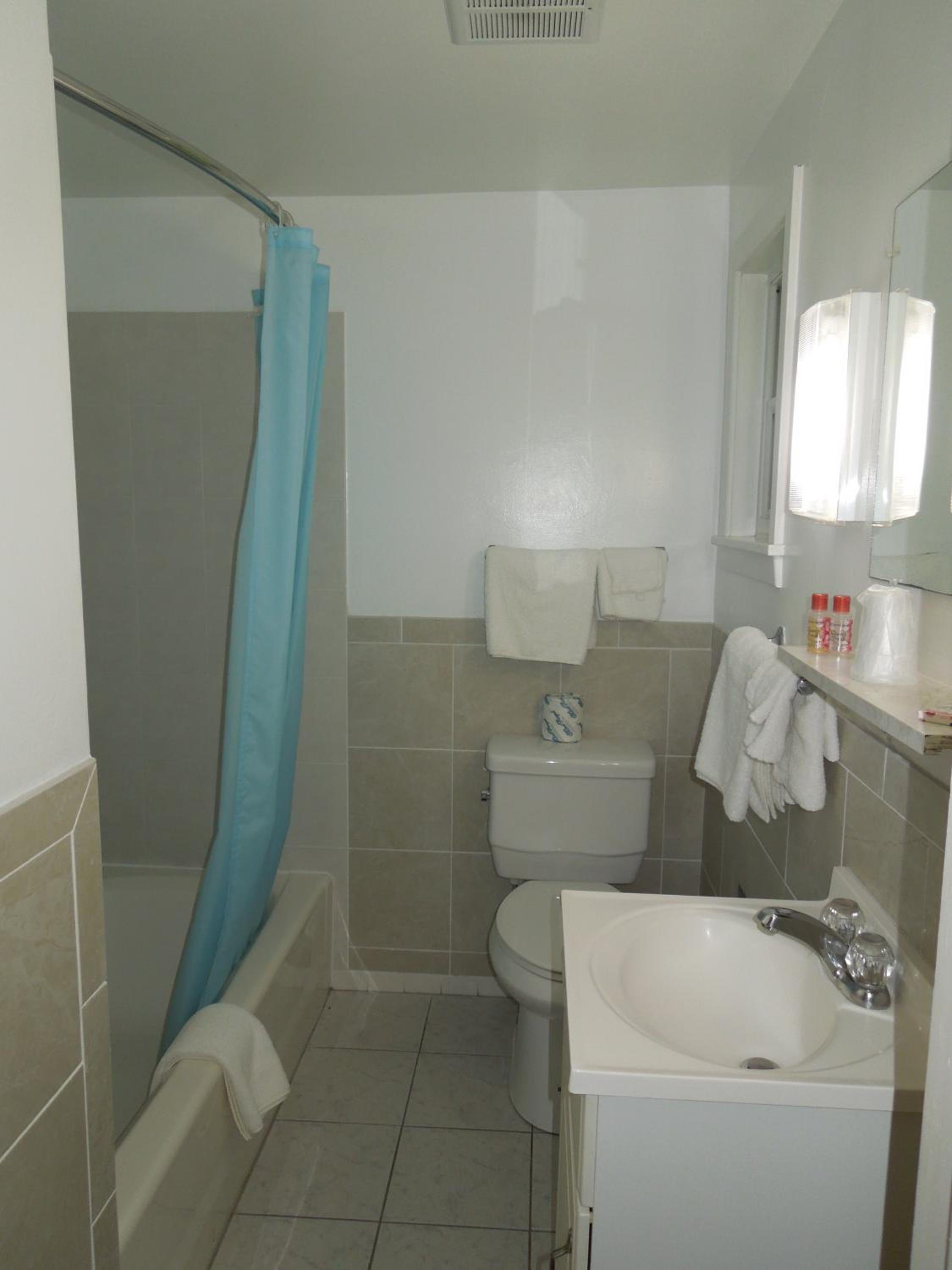 Queen Room photo 2
