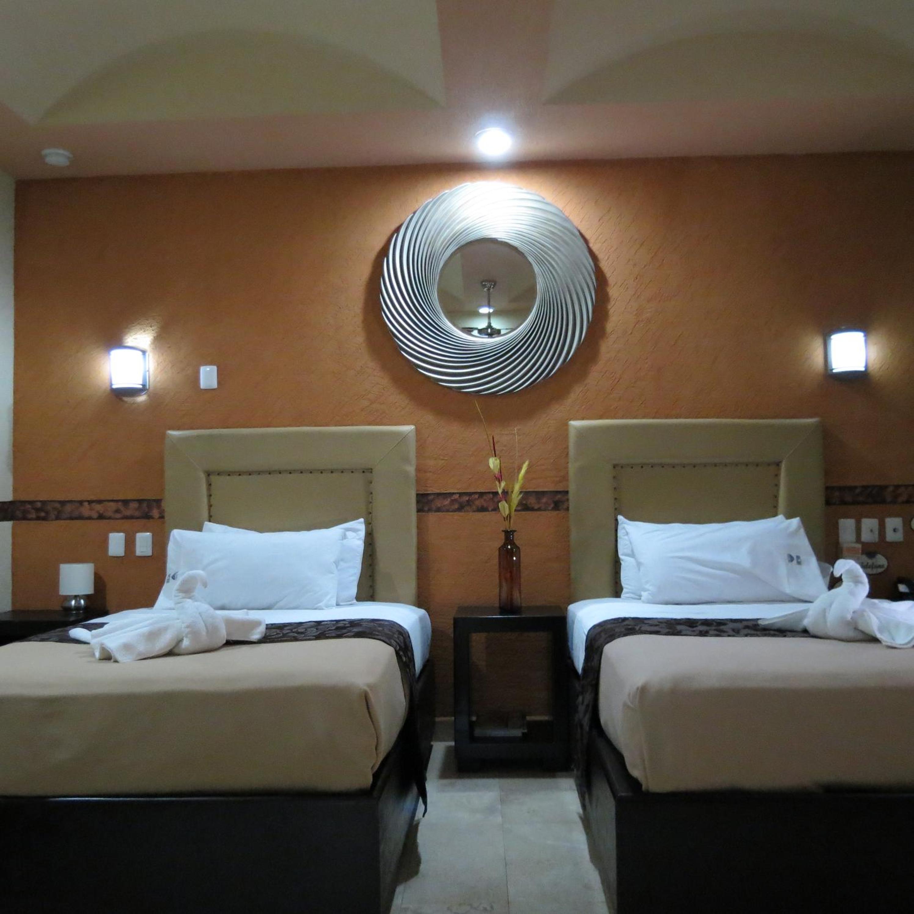 Queen Room with Two Queen Beds photo 1