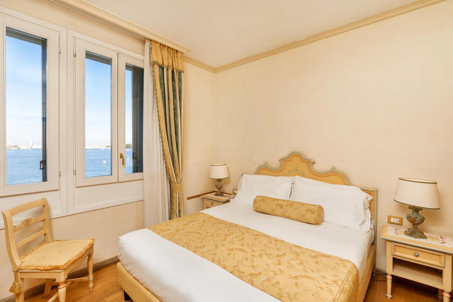 Suite with Lagoon View - Photo 13