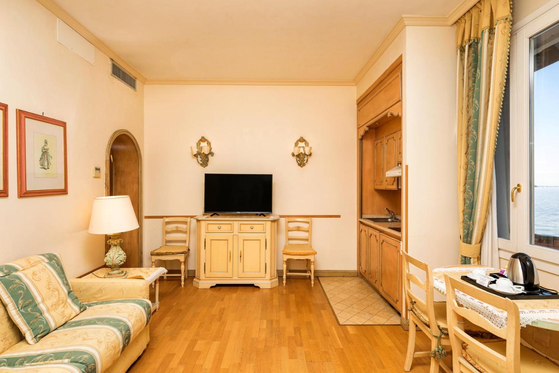 Suite with Lagoon View - Photo 15