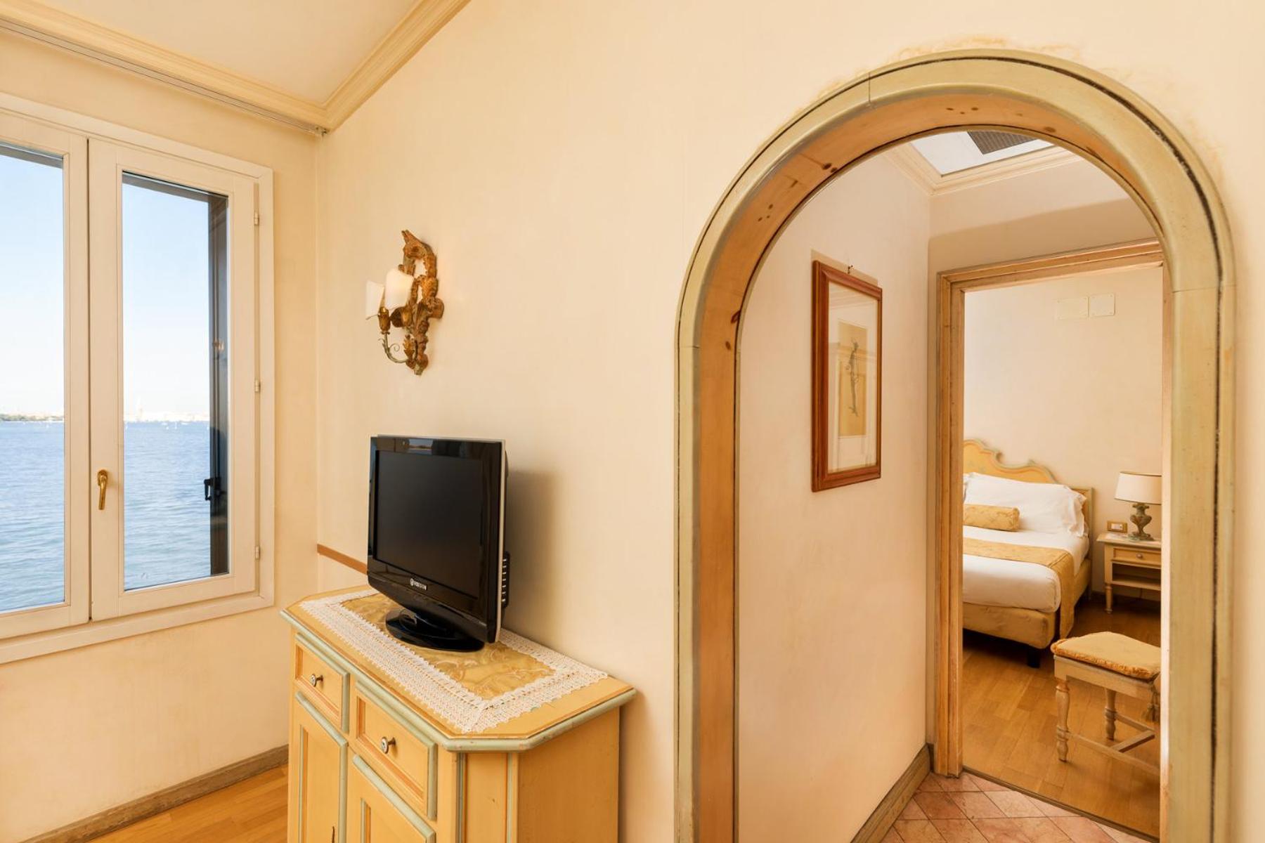 Suite with Lagoon View - Photo 2