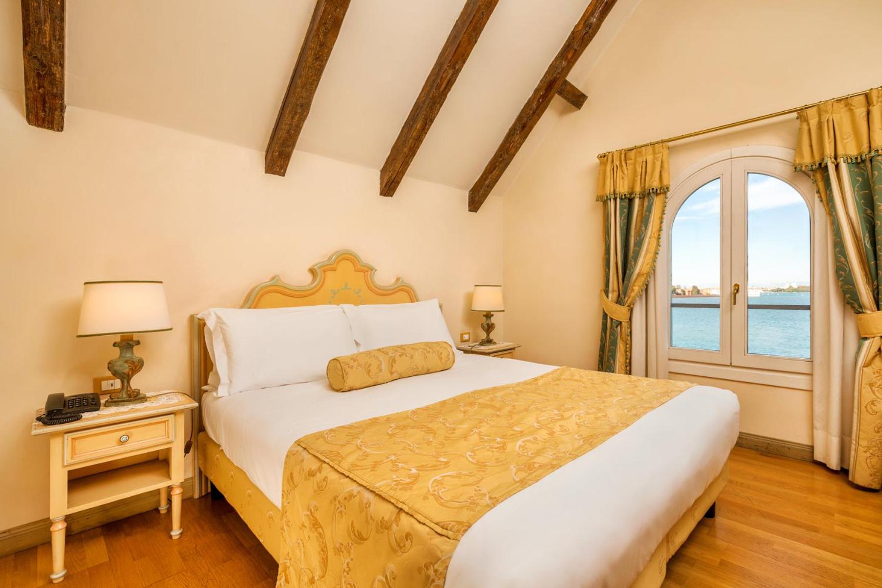 Suite with Lagoon View - Photo 4