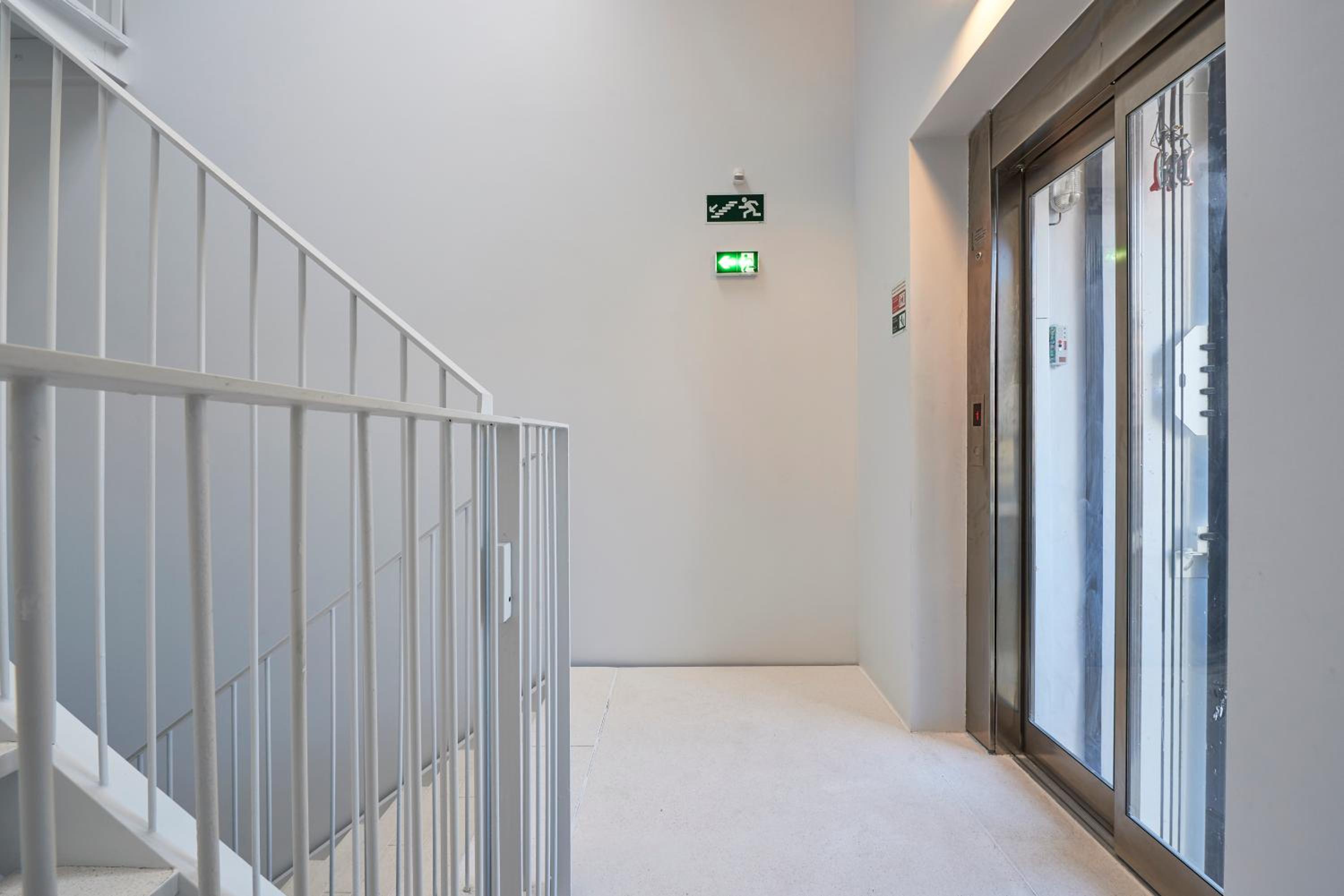 Two-Bedroom Apartment with Balcony - Photo 6