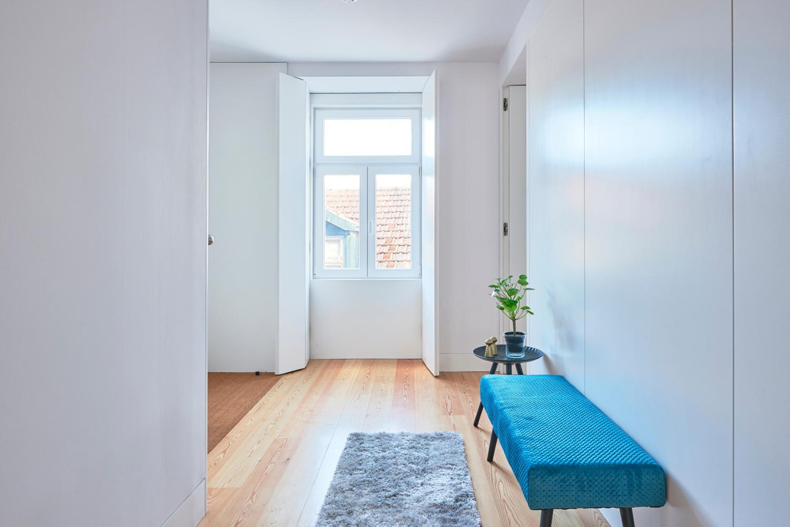 Two-Bedroom Apartment with Balcony - Photo 9